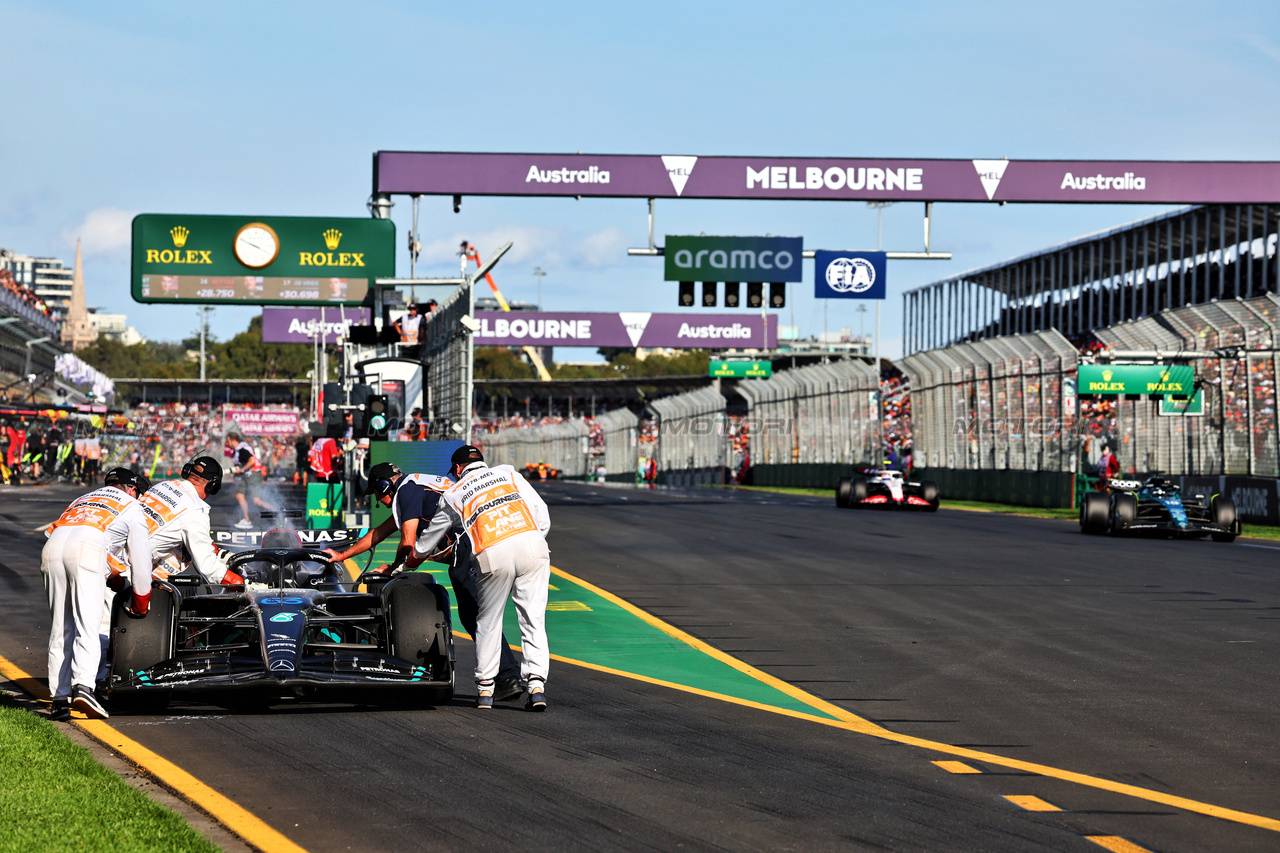 GP AUSTRALIA, George Russell (GBR) Mercedes AMG F1 W14 retired from the race.

02.04.2023. Formula 1 World Championship, Rd 3, Australian Grand Prix, Albert Park, Melbourne, Australia, Gara Day.

- www.xpbimages.com, EMail: requests@xpbimages.com ¬© Copyright: Batchelor / XPB Images