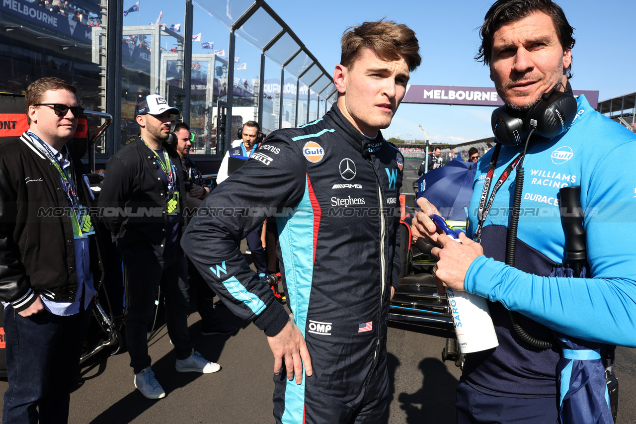 GP AUSTRALIA, Logan Sargeant (USA) Williams Racing FW45 with Ben Jacobs (AUS) Williams Racing Personal Trainer on the grid.

02.04.2023. Formula 1 World Championship, Rd 3, Australian Grand Prix, Albert Park, Melbourne, Australia, Gara Day.

- www.xpbimages.com, EMail: requests@xpbimages.com ¬© Copyright: Bearne / XPB Images