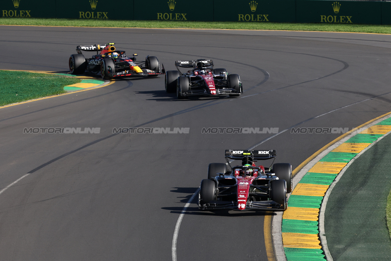GP AUSTRALIA, Zhou Guanyu (CHN) Alfa Romeo F1 Team C43.

02.04.2023. Formula 1 World Championship, Rd 3, Australian Grand Prix, Albert Park, Melbourne, Australia, Gara Day.

- www.xpbimages.com, EMail: requests@xpbimages.com ¬© Copyright: Bearne / XPB Images