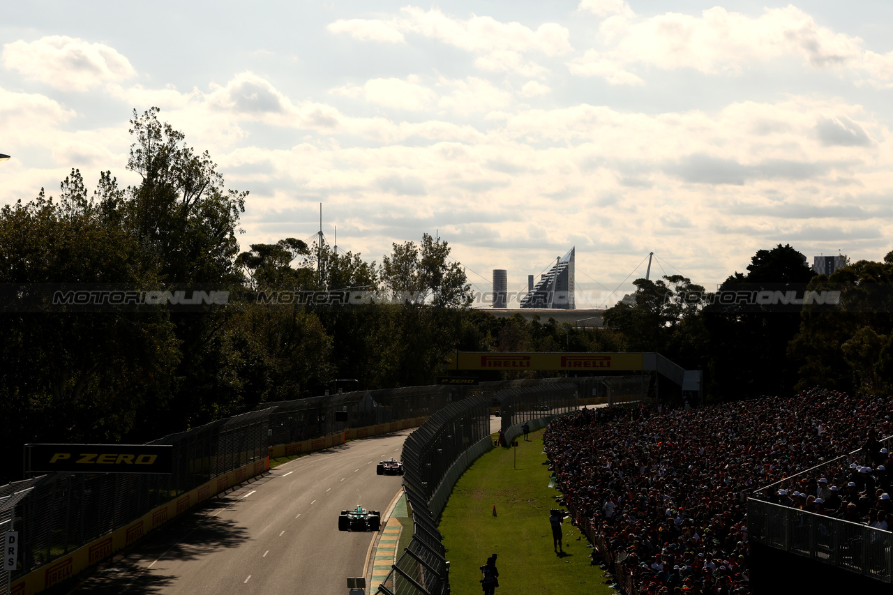GP AUSTRALIA, Fernando Alonso (ESP) Aston Martin F1 Team AMR23.

02.04.2023. Formula 1 World Championship, Rd 3, Australian Grand Prix, Albert Park, Melbourne, Australia, Gara Day.

- www.xpbimages.com, EMail: requests@xpbimages.com ¬© Copyright: Bearne / XPB Images