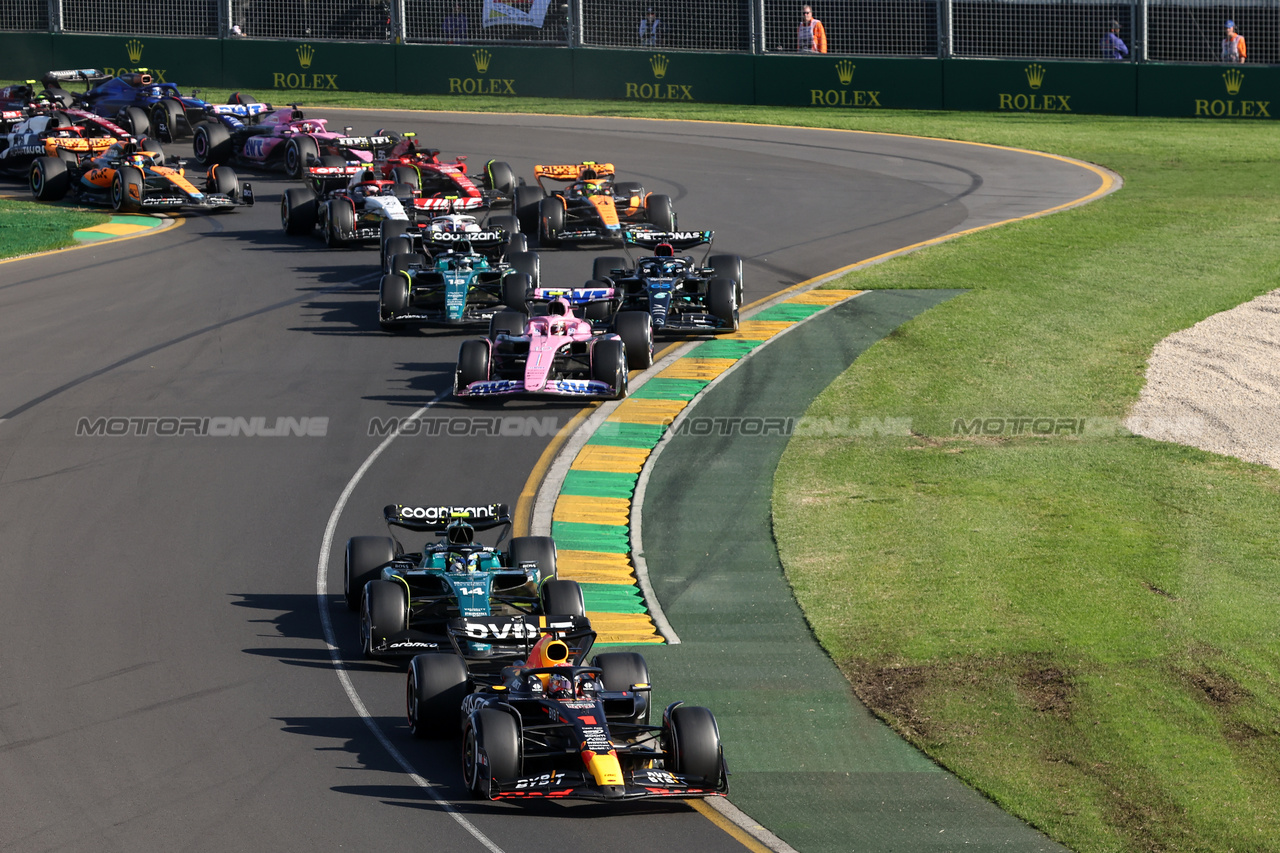 GP AUSTRALIA, Max Verstappen (NLD) Red Bull Racing RB19 at the repartenza of the race.

02.04.2023. Formula 1 World Championship, Rd 3, Australian Grand Prix, Albert Park, Melbourne, Australia, Gara Day.

- www.xpbimages.com, EMail: requests@xpbimages.com ¬© Copyright: Bearne / XPB Images