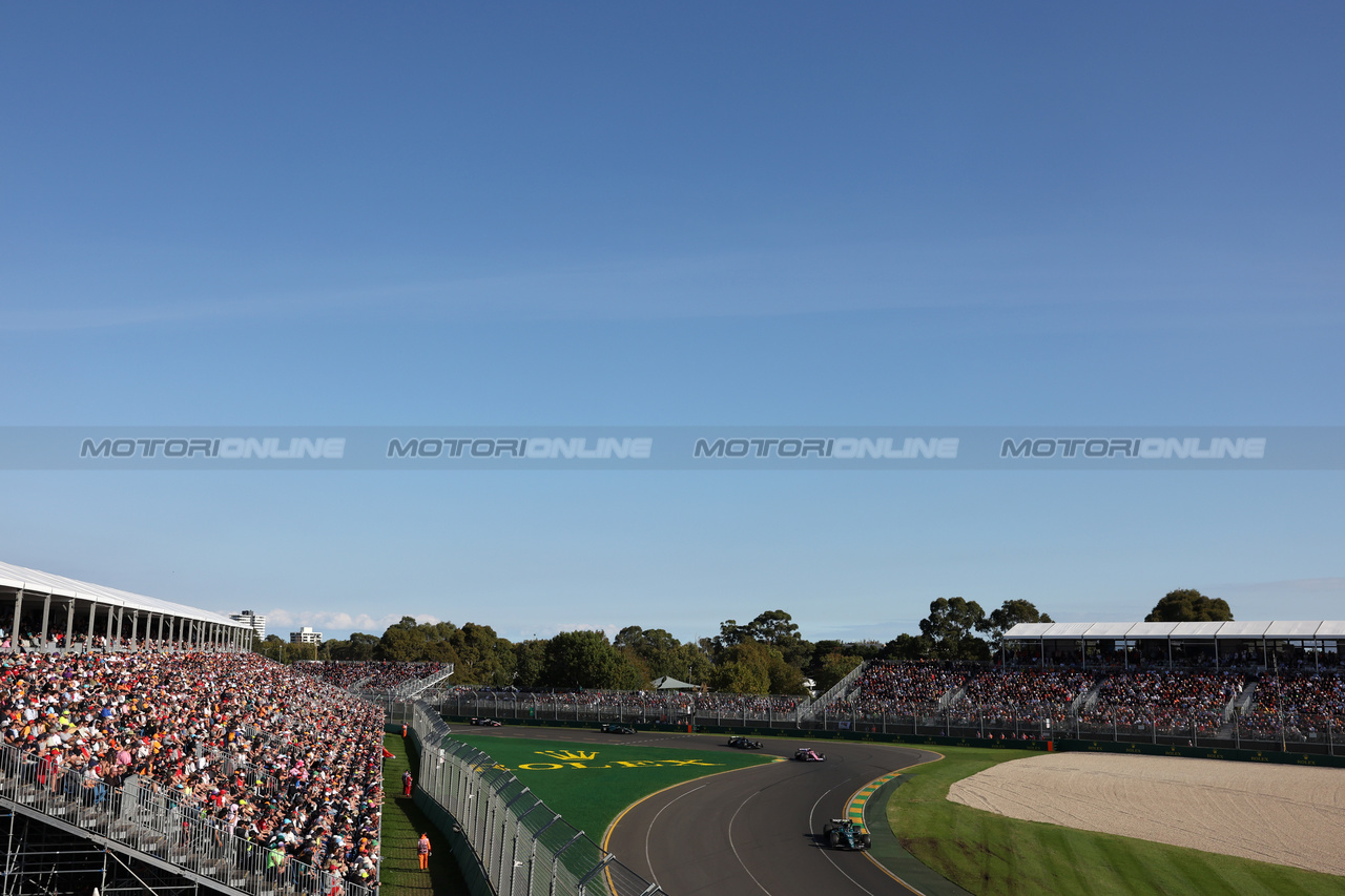 GP AUSTRALIA, Fernando Alonso (ESP) Aston Martin F1 Team AMR23.

02.04.2023. Formula 1 World Championship, Rd 3, Australian Grand Prix, Albert Park, Melbourne, Australia, Gara Day.

- www.xpbimages.com, EMail: requests@xpbimages.com ¬© Copyright: Bearne / XPB Images