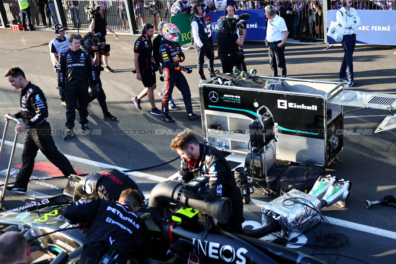 GP AUSTRALIA, Max Verstappen (NLD) Red Bull Racing in the pits while the race is stopped.

02.04.2023. Formula 1 World Championship, Rd 3, Australian Grand Prix, Albert Park, Melbourne, Australia, Gara Day.

- www.xpbimages.com, EMail: requests@xpbimages.com ¬© Copyright: Batchelor / XPB Images