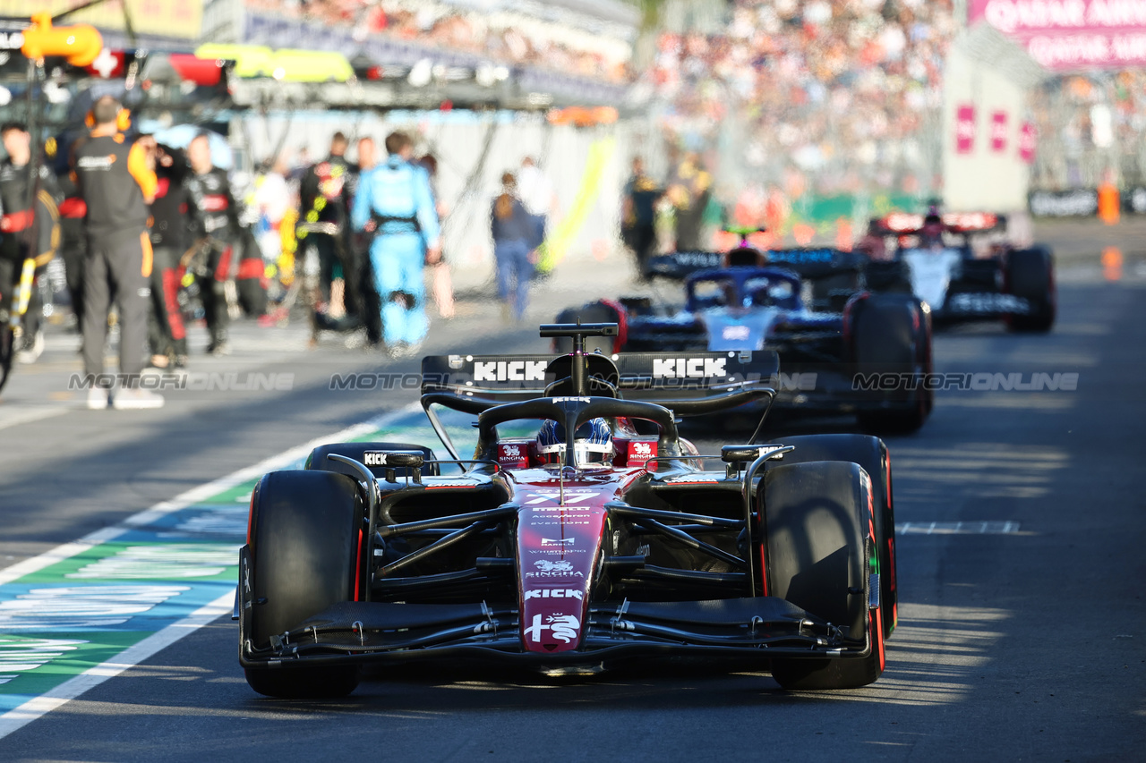GP AUSTRALIA, Valtteri Bottas (FIN) Alfa Romeo F1 Team C43 in the pits while the race is stopped.

02.04.2023. Formula 1 World Championship, Rd 3, Australian Grand Prix, Albert Park, Melbourne, Australia, Gara Day.

- www.xpbimages.com, EMail: requests@xpbimages.com ¬© Copyright: Batchelor / XPB Images