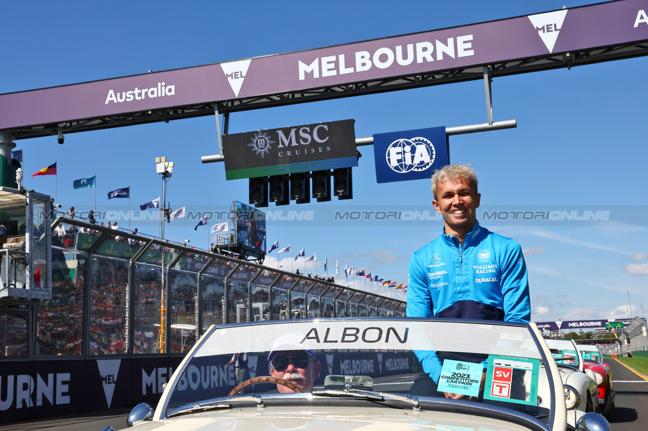 GP AUSTRALIA, Alexander Albon (THA) Williams Racing on the drivers' parade.

02.04.2023. Formula 1 World Championship, Rd 3, Australian Grand Prix, Albert Park, Melbourne, Australia, Gara Day.

- www.xpbimages.com, EMail: requests@xpbimages.com ¬© Copyright: Batchelor / XPB Images