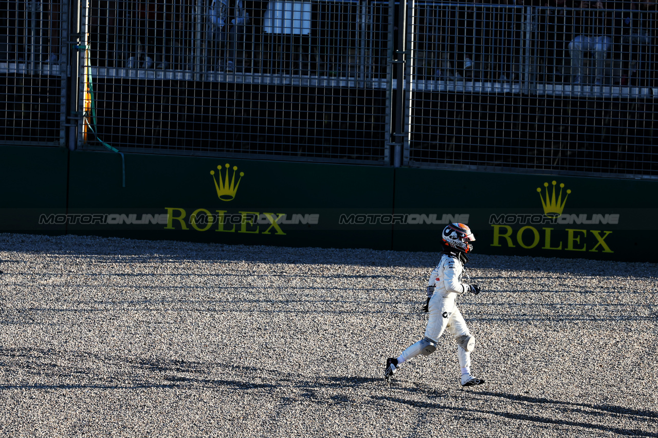 GP AUSTRALIA, Nyck de Vries (NLD) AlphaTauri AT04 crashed out at the second repartenza of the race.

02.04.2023. Formula 1 World Championship, Rd 3, Australian Grand Prix, Albert Park, Melbourne, Australia, Gara Day.

 - www.xpbimages.com, EMail: requests@xpbimages.com ¬© Copyright: Coates / XPB Images