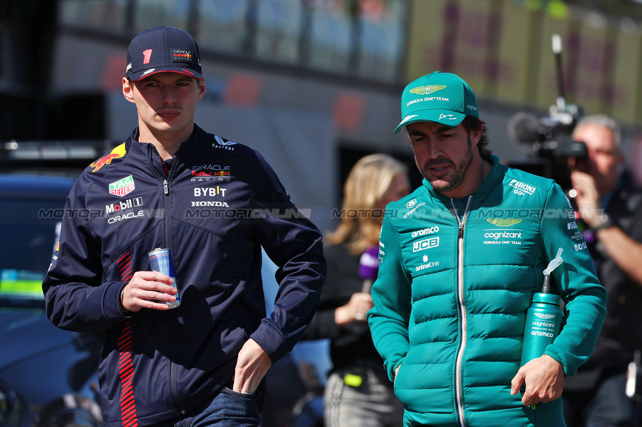 GP AUSTRALIA, (L to R): Max Verstappen (NLD) Red Bull Racing e Fernando Alonso (ESP) Aston Martin F1 Team on the drivers' parade.

02.04.2023. Formula 1 World Championship, Rd 3, Australian Grand Prix, Albert Park, Melbourne, Australia, Gara Day.

- www.xpbimages.com, EMail: requests@xpbimages.com ¬© Copyright: Batchelor / XPB Images