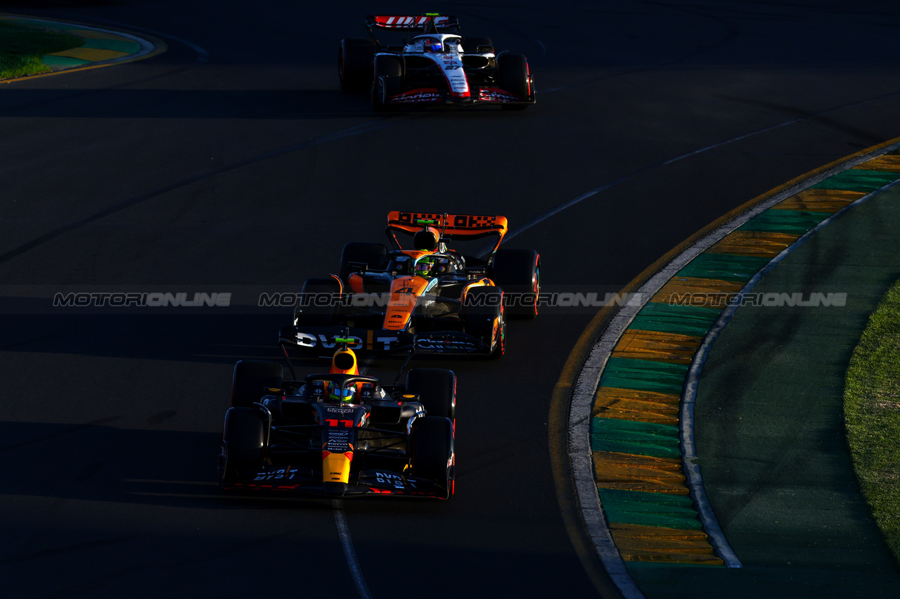 GP AUSTRALIA, Sergio Perez (MEX), Red Bull Racing 
02.04.2023. Formula 1 World Championship, Rd 3, Australian Grand Prix, Albert Park, Melbourne, Australia, Gara Day.
- www.xpbimages.com, EMail: requests@xpbimages.com ¬© Copyright: Charniaux / XPB Images
