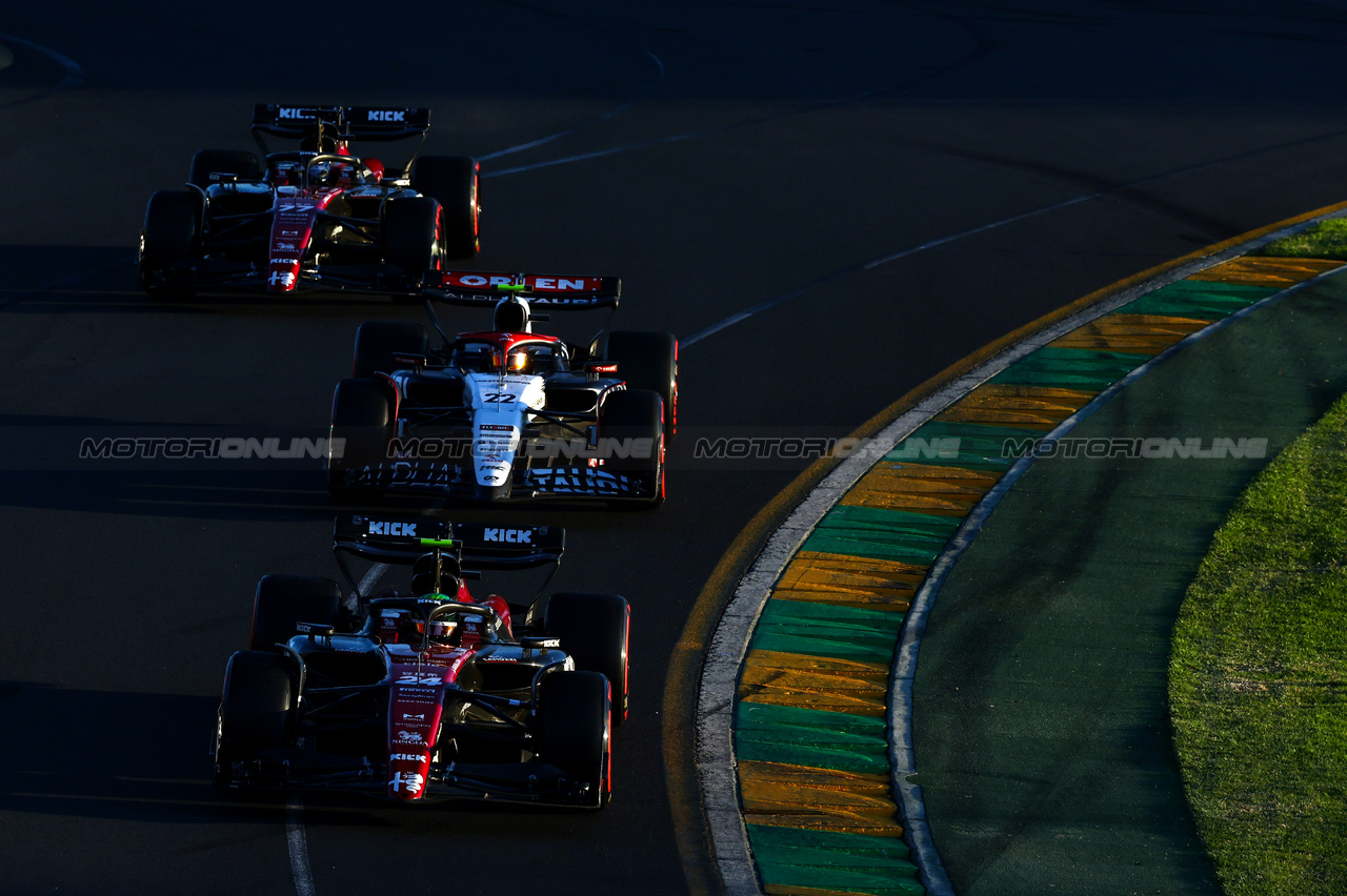 GP AUSTRALIA, Guanyu Zhou (CHI), Alfa Romeo Racing 
02.04.2023. Formula 1 World Championship, Rd 3, Australian Grand Prix, Albert Park, Melbourne, Australia, Gara Day.
- www.xpbimages.com, EMail: requests@xpbimages.com ¬© Copyright: Charniaux / XPB Images