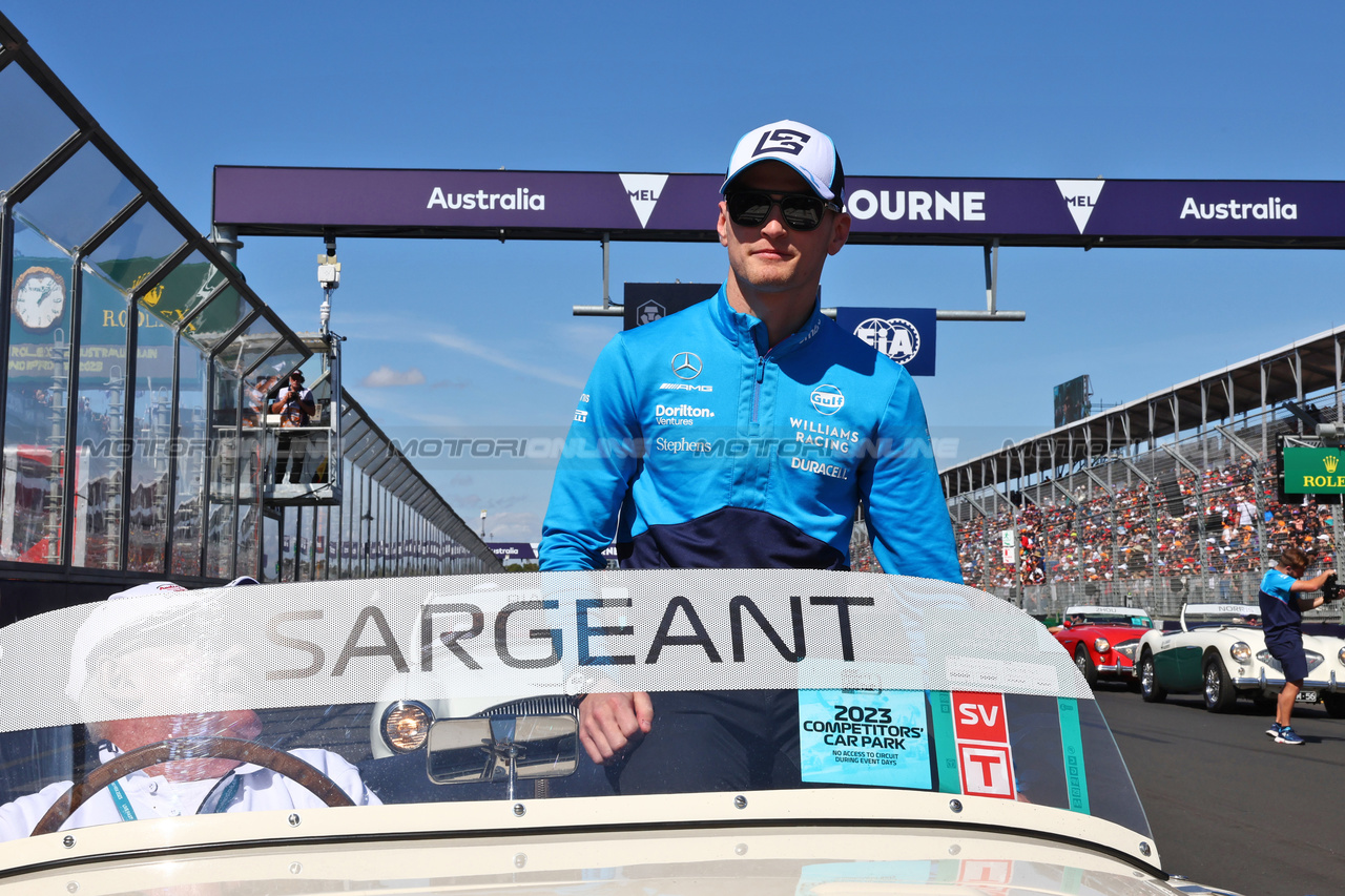 GP AUSTRALIA, Logan Sargeant (USA) Williams Racing on the drivers' parade.

02.04.2023. Formula 1 World Championship, Rd 3, Australian Grand Prix, Albert Park, Melbourne, Australia, Gara Day.

- www.xpbimages.com, EMail: requests@xpbimages.com ¬© Copyright: Batchelor / XPB Images