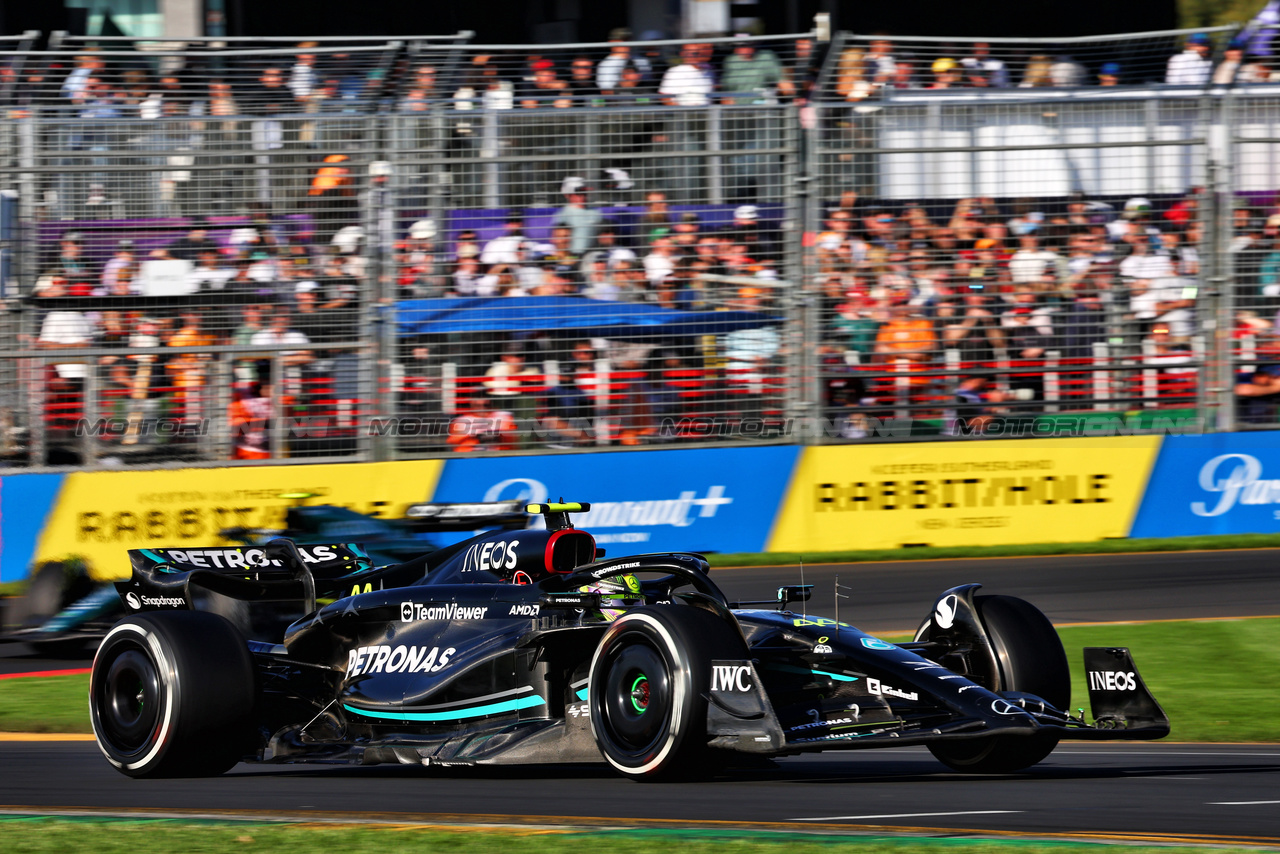 GP AUSTRALIA, Lewis Hamilton (GBR) Mercedes AMG F1 W14.

02.04.2023. Formula 1 World Championship, Rd 3, Australian Grand Prix, Albert Park, Melbourne, Australia, Gara Day.

- www.xpbimages.com, EMail: requests@xpbimages.com ¬© Copyright: Batchelor / XPB Images
