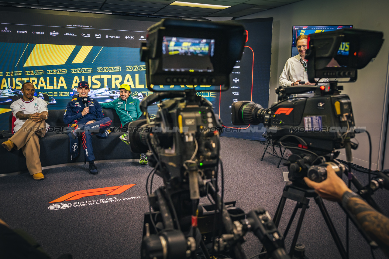 GP AUSTRALIA, (L to R): Lewis Hamilton (GBR) Mercedes AMG F1; Max Verstappen (NLD) Red Bull Racing; e Fernando Alonso (ESP) Aston Martin F1 Team, in the post race FIA Press Conference.

02.04.2023. Formula 1 World Championship, Rd 3, Australian Grand Prix, Albert Park, Melbourne, Australia, Gara Day.

- www.xpbimages.com, EMail: requests@xpbimages.com ¬© Copyright: Bearne / XPB Images