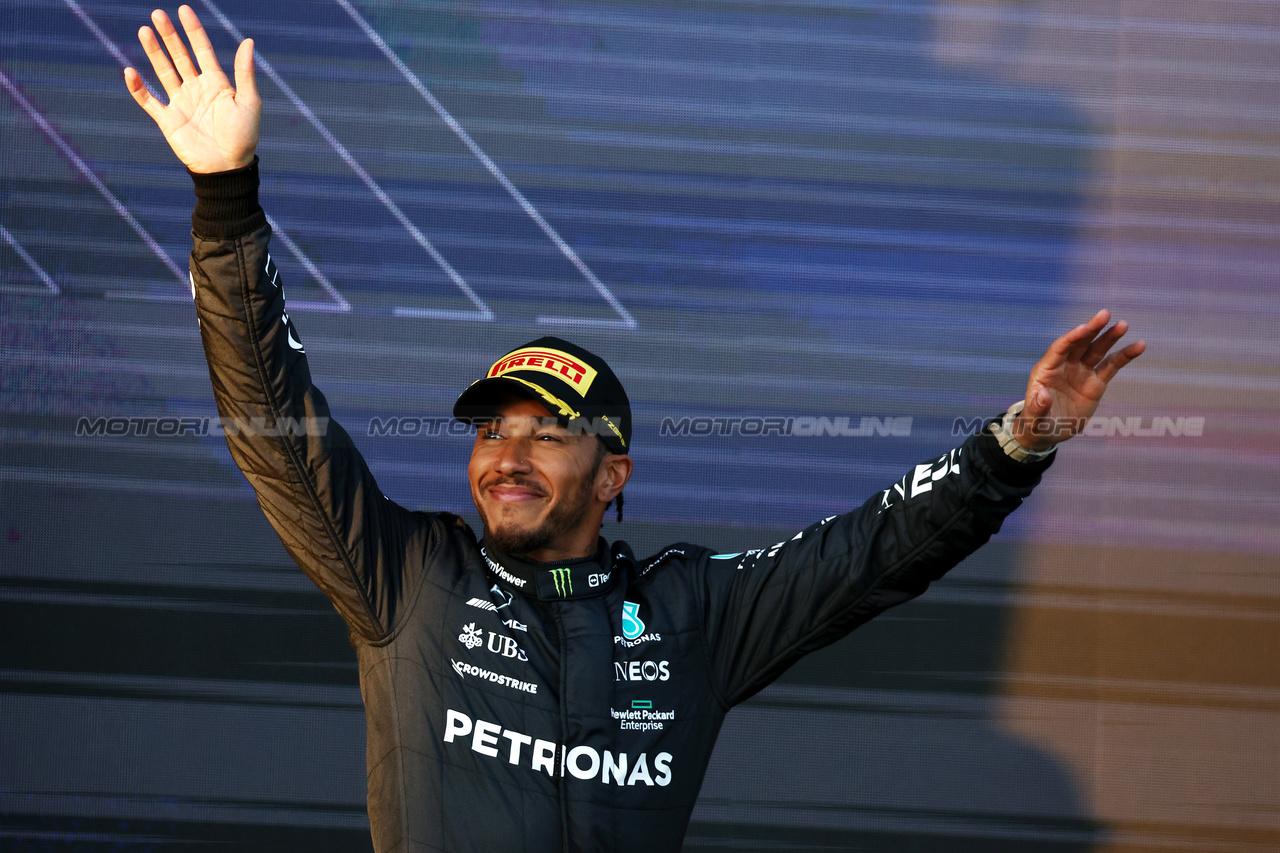 GP AUSTRALIA, Lewis Hamilton (GBR) Mercedes AMG F1 celebrates his second position on the podium.

02.04.2023. Formula 1 World Championship, Rd 3, Australian Grand Prix, Albert Park, Melbourne, Australia, Gara Day.

- www.xpbimages.com, EMail: requests@xpbimages.com ¬© Copyright: Moy / XPB Images