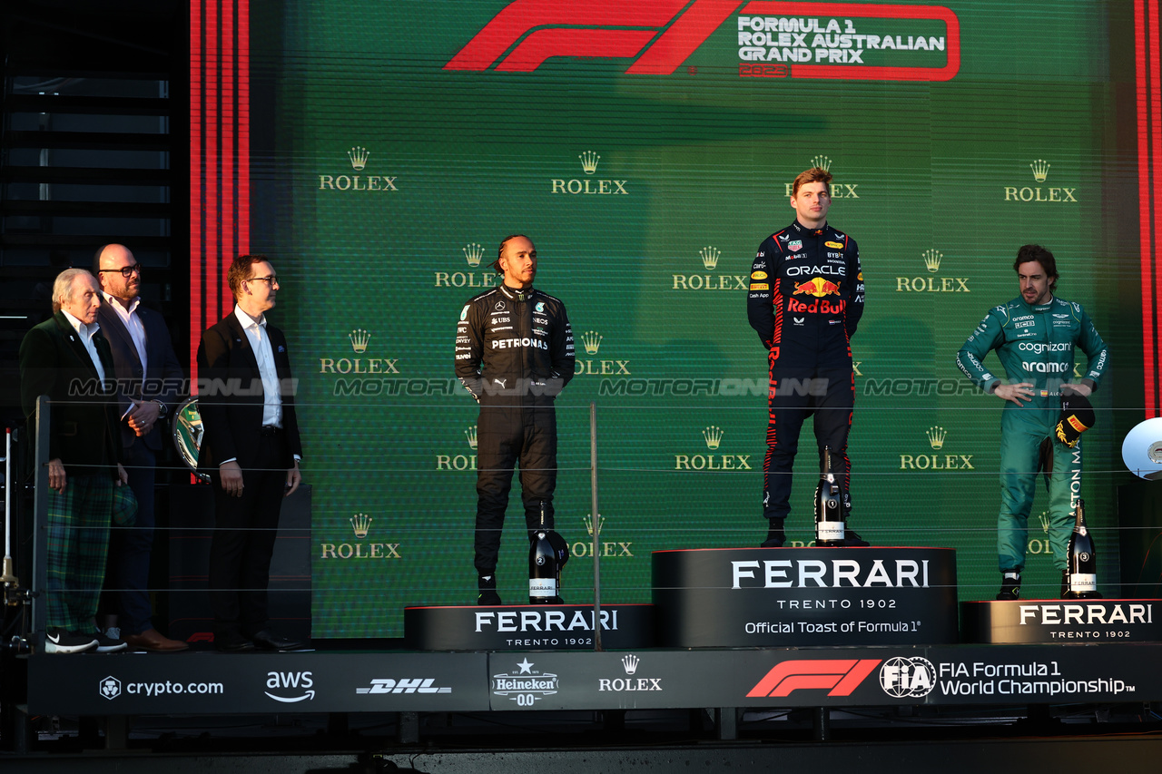 GP AUSTRALIA, The podium (L to R): Lewis Hamilton (GBR) Mercedes AMG F1, second; Max Verstappen (NLD) Red Bull Racing, vincitore; Fernando Alonso (ESP) Aston Martin F1 Team, third.

02.04.2023. Formula 1 World Championship, Rd 3, Australian Grand Prix, Albert Park, Melbourne, Australia, Gara Day.

- www.xpbimages.com, EMail: requests@xpbimages.com ¬© Copyright: Moy / XPB Images
