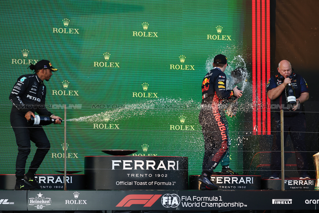 GP AUSTRALIA, The podium (L to R): Lewis Hamilton (GBR) Mercedes AMG F1, second; Max Verstappen (NLD) Red Bull Racing, vincitore; Fernando Alonso (ESP) Aston Martin F1 Team, third.

02.04.2023. Formula 1 World Championship, Rd 3, Australian Grand Prix, Albert Park, Melbourne, Australia, Gara Day.

- www.xpbimages.com, EMail: requests@xpbimages.com ¬© Copyright: Moy / XPB Images