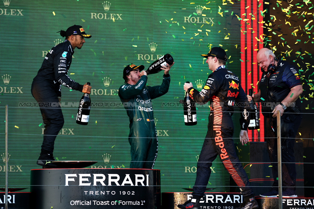 GP AUSTRALIA, The podium (L to R): Lewis Hamilton (GBR) Mercedes AMG F1, second; Max Verstappen (NLD) Red Bull Racing, vincitore; Fernando Alonso (ESP) Aston Martin F1 Team, third.

02.04.2023. Formula 1 World Championship, Rd 3, Australian Grand Prix, Albert Park, Melbourne, Australia, Gara Day.

- www.xpbimages.com, EMail: requests@xpbimages.com ¬© Copyright: Moy / XPB Images