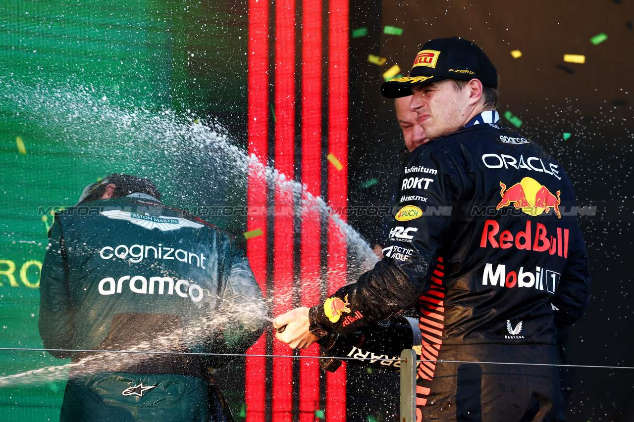 GP AUSTRALIA, Gara winner Max Verstappen (NLD) Red Bull Racing celebrates on the podium.

02.04.2023. Formula 1 World Championship, Rd 3, Australian Grand Prix, Albert Park, Melbourne, Australia, Gara Day.

- www.xpbimages.com, EMail: requests@xpbimages.com ¬© Copyright: Moy / XPB Images