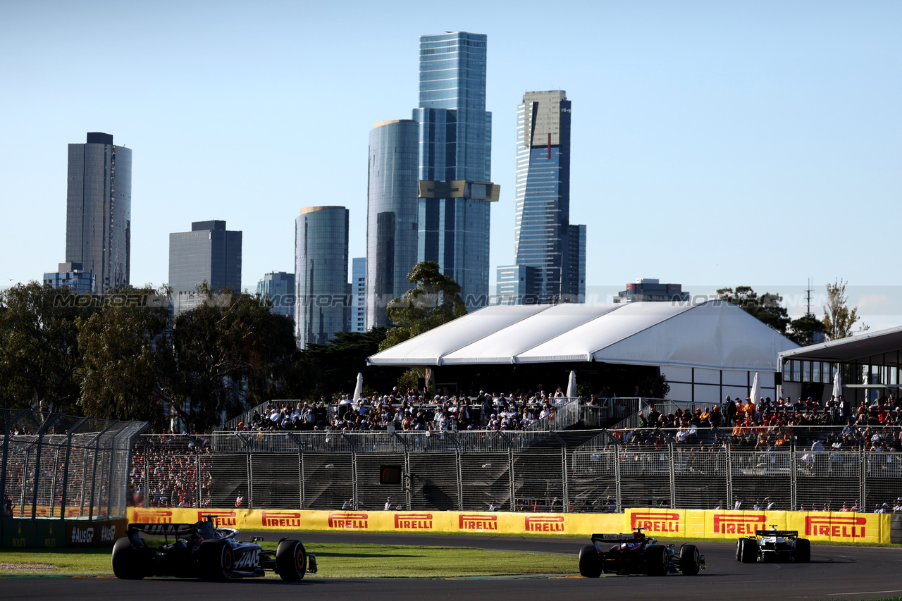 GP AUSTRALIA, Nico Hulkenberg (GER) Haas VF-23.

02.04.2023. Formula 1 World Championship, Rd 3, Australian Grand Prix, Albert Park, Melbourne, Australia, Gara Day.

- www.xpbimages.com, EMail: requests@xpbimages.com ¬© Copyright: Moy / XPB Images