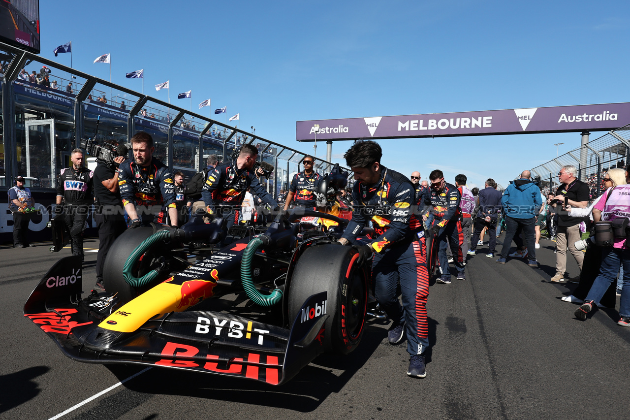 GP AUSTRALIA, Max Verstappen (NLD) Red Bull Racing RB19 on the grid.

02.04.2023. Formula 1 World Championship, Rd 3, Australian Grand Prix, Albert Park, Melbourne, Australia, Gara Day.

- www.xpbimages.com, EMail: requests@xpbimages.com ¬© Copyright: Moy / XPB Images