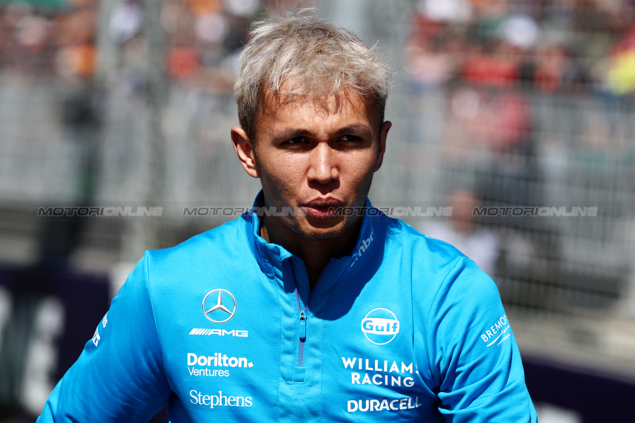 GP AUSTRALIA, Alexander Albon (THA) Williams Racing on the drivers' parade.

02.04.2023. Formula 1 World Championship, Rd 3, Australian Grand Prix, Albert Park, Melbourne, Australia, Gara Day.

- www.xpbimages.com, EMail: requests@xpbimages.com ¬© Copyright: Moy / XPB Images