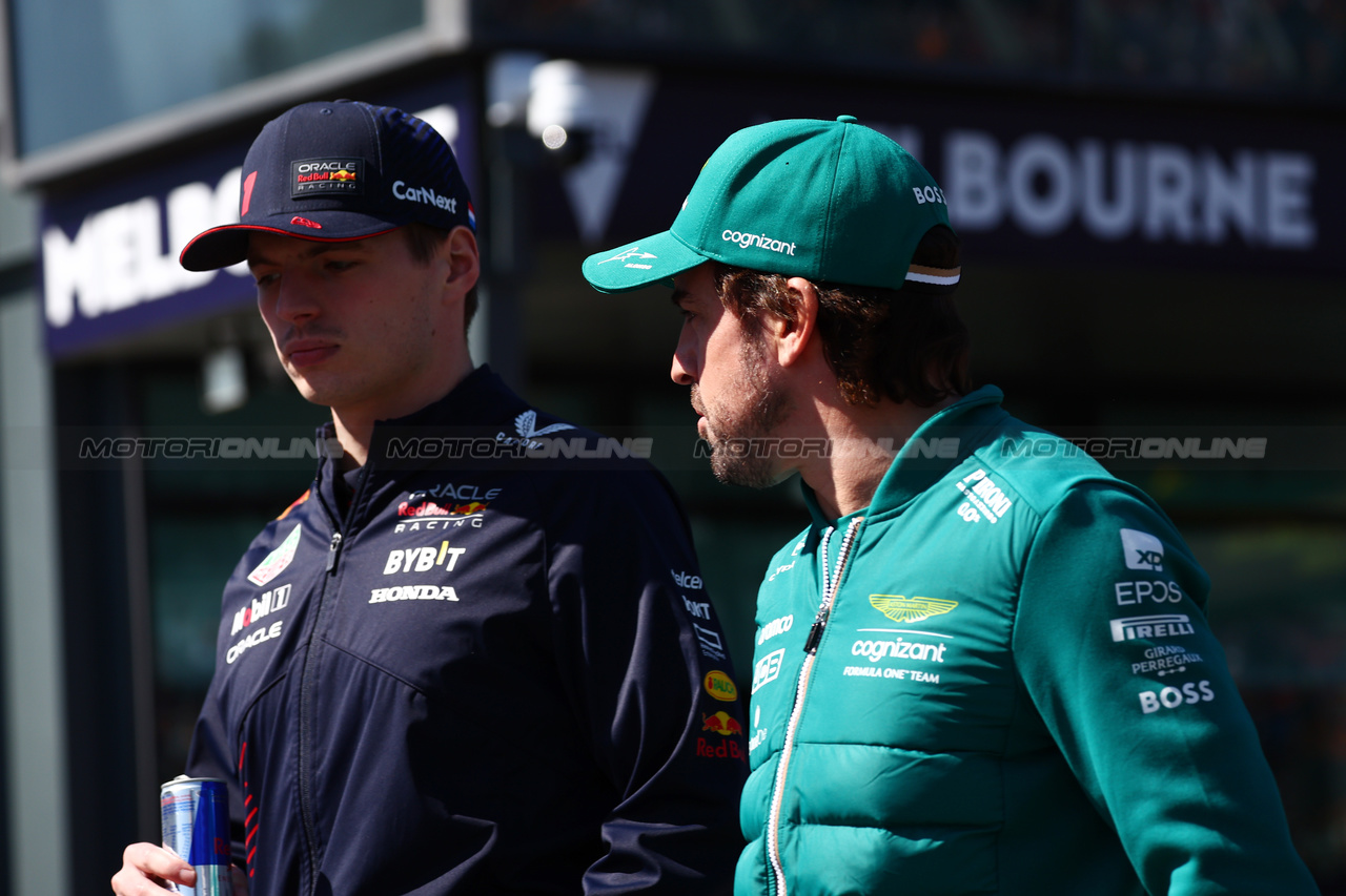 GP AUSTRALIA, (L to R): Max Verstappen (NLD) Red Bull Racing e Fernando Alonso (ESP) Aston Martin F1 Team on the drivers' parade.

02.04.2023. Formula 1 World Championship, Rd 3, Australian Grand Prix, Albert Park, Melbourne, Australia, Gara Day.

- www.xpbimages.com, EMail: requests@xpbimages.com ¬© Copyright: Batchelor / XPB Images