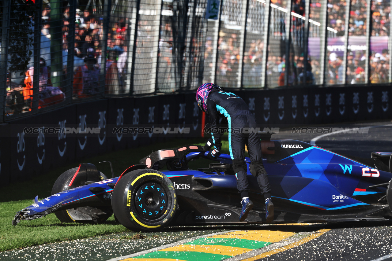 GP AUSTRALIA, Alexander Albon (THA) Williams Racing FW45 crashed out of the race.

02.04.2023. Formula 1 World Championship, Rd 3, Australian Grand Prix, Albert Park, Melbourne, Australia, Gara Day.

 - www.xpbimages.com, EMail: requests@xpbimages.com ¬© Copyright: Coates / XPB Images