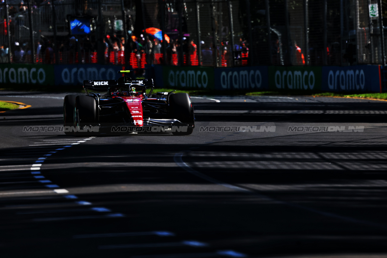 GP AUSTRALIA, Zhou Guanyu (CHN) Alfa Romeo F1 Team C43.

02.04.2023. Formula 1 World Championship, Rd 3, Australian Grand Prix, Albert Park, Melbourne, Australia, Gara Day.

 - www.xpbimages.com, EMail: requests@xpbimages.com ¬© Copyright: Coates / XPB Images