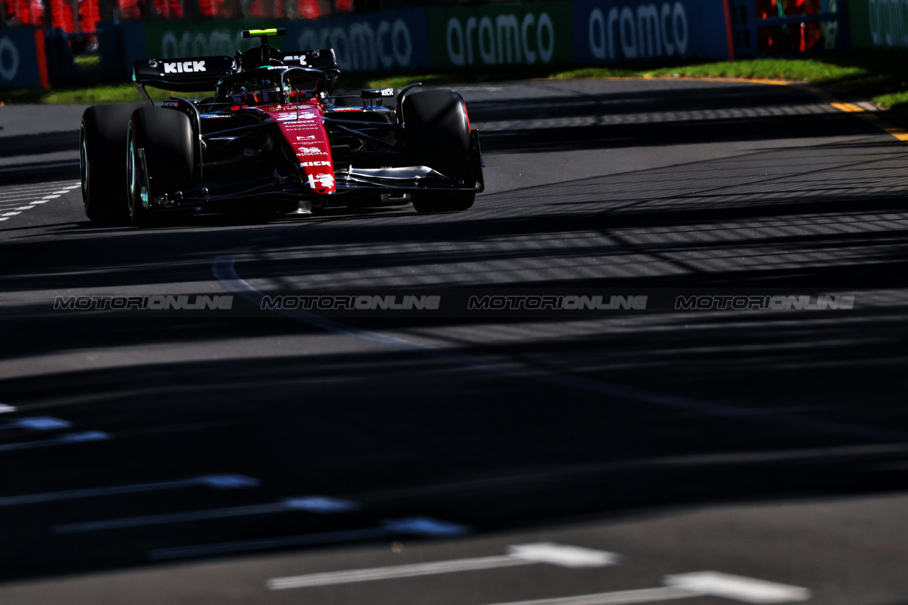 GP AUSTRALIA, Zhou Guanyu (CHN) Alfa Romeo F1 Team C43.

02.04.2023. Formula 1 World Championship, Rd 3, Australian Grand Prix, Albert Park, Melbourne, Australia, Gara Day.

 - www.xpbimages.com, EMail: requests@xpbimages.com ¬© Copyright: Coates / XPB Images