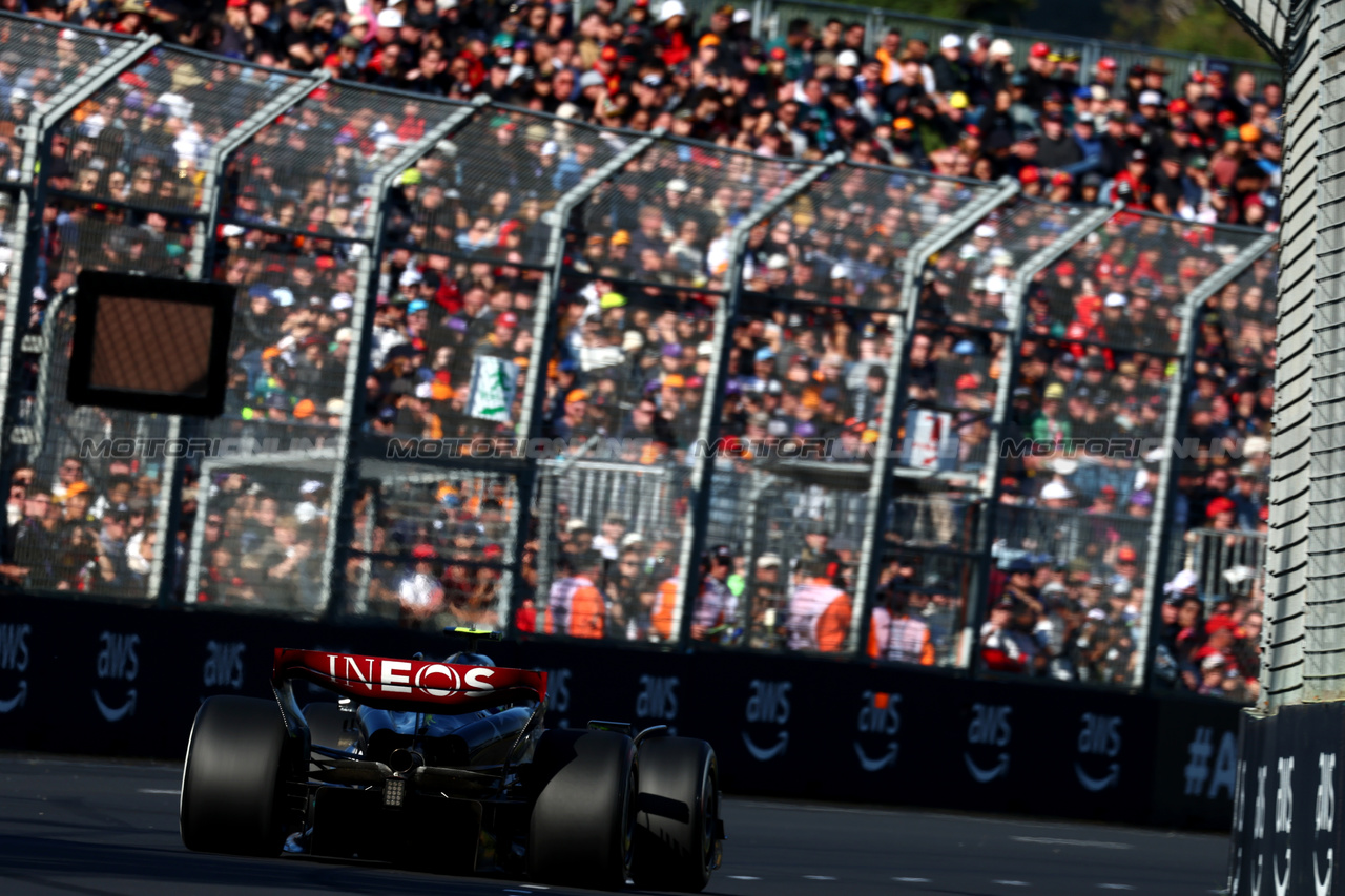 GP AUSTRALIA, Lewis Hamilton (GBR) Mercedes AMG F1 W14.

02.04.2023. Formula 1 World Championship, Rd 3, Australian Grand Prix, Albert Park, Melbourne, Australia, Gara Day.

 - www.xpbimages.com, EMail: requests@xpbimages.com ¬© Copyright: Coates / XPB Images