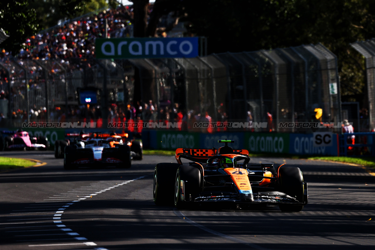 GP AUSTRALIA, Lando Norris (GBR) McLaren MCL60.

02.04.2023. Formula 1 World Championship, Rd 3, Australian Grand Prix, Albert Park, Melbourne, Australia, Gara Day.

 - www.xpbimages.com, EMail: requests@xpbimages.com ¬© Copyright: Coates / XPB Images