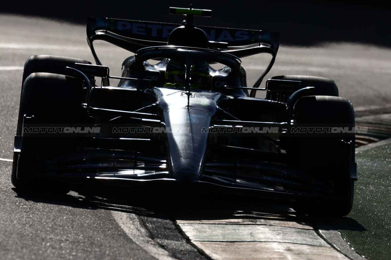 GP AUSTRALIA, Lewis Hamilton (GBR) Mercedes AMG F1 W14.

02.04.2023. Formula 1 World Championship, Rd 3, Australian Grand Prix, Albert Park, Melbourne, Australia, Gara Day.

 - www.xpbimages.com, EMail: requests@xpbimages.com ¬© Copyright: Coates / XPB Images
