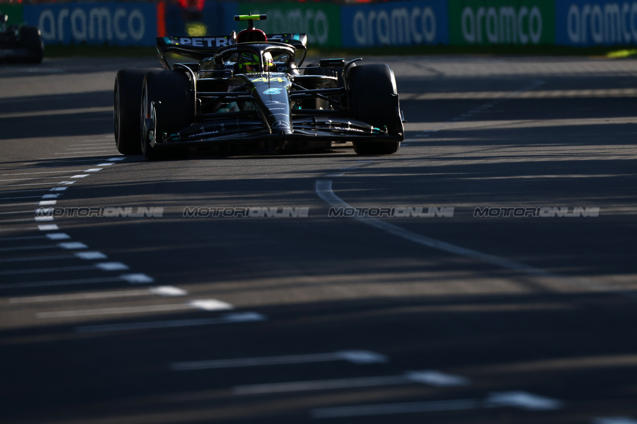 GP AUSTRALIA, Lewis Hamilton (GBR) Mercedes AMG F1 W14.

02.04.2023. Formula 1 World Championship, Rd 3, Australian Grand Prix, Albert Park, Melbourne, Australia, Gara Day.

 - www.xpbimages.com, EMail: requests@xpbimages.com ¬© Copyright: Coates / XPB Images