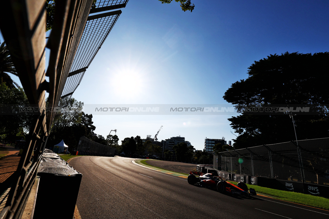 GP AUSTRALIA, Oscar Piastri (AUS) McLaren MCL60.

02.04.2023. Formula 1 World Championship, Rd 3, Australian Grand Prix, Albert Park, Melbourne, Australia, Gara Day.

 - www.xpbimages.com, EMail: requests@xpbimages.com ¬© Copyright: Coates / XPB Images