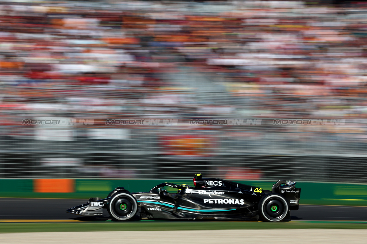 GP AUSTRALIA, Lewis Hamilton (GBR) Mercedes AMG F1 W14.

02.04.2023. Formula 1 World Championship, Rd 3, Australian Grand Prix, Albert Park, Melbourne, Australia, Gara Day.

- www.xpbimages.com, EMail: requests@xpbimages.com ¬© Copyright: Moy / XPB Images
