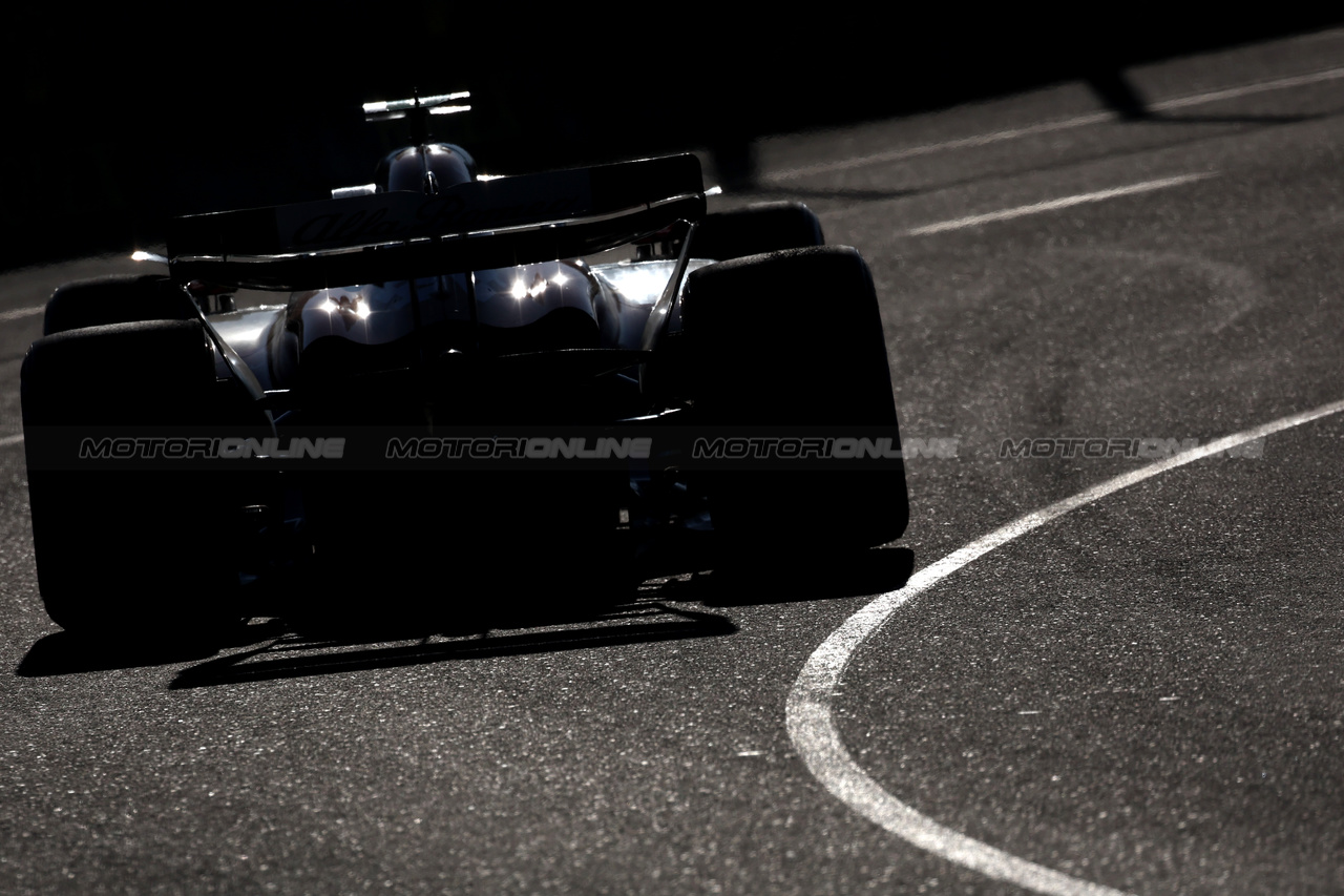 GP AUSTRALIA, Liam Lawson (NZL) Red Bull Racing RB19 Reserve Driver.

02.04.2023. Formula 1 World Championship, Rd 3, Australian Grand Prix, Albert Park, Melbourne, Australia, Gara Day.

- www.xpbimages.com, EMail: requests@xpbimages.com ¬© Copyright: Moy / XPB Images