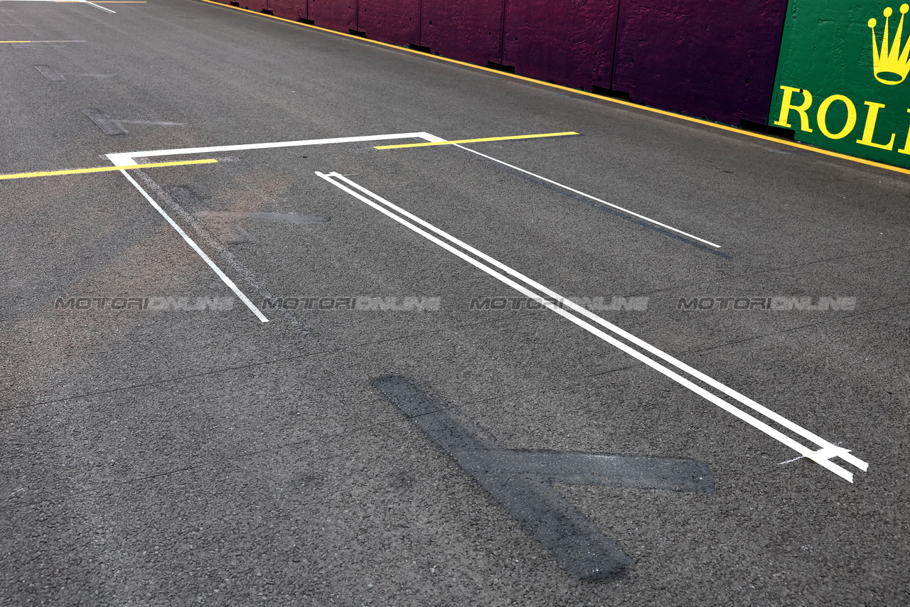 GP AUSTRALIA, Circuit Atmosfera - wider grid slots.

29.03.2023. Formula 1 World Championship, Rd 3, Australian Grand Prix, Albert Park, Melbourne, Australia, Preparation Day.

- www.xpbimages.com, EMail: requests@xpbimages.com ¬© Copyright: Batchelor / XPB Images