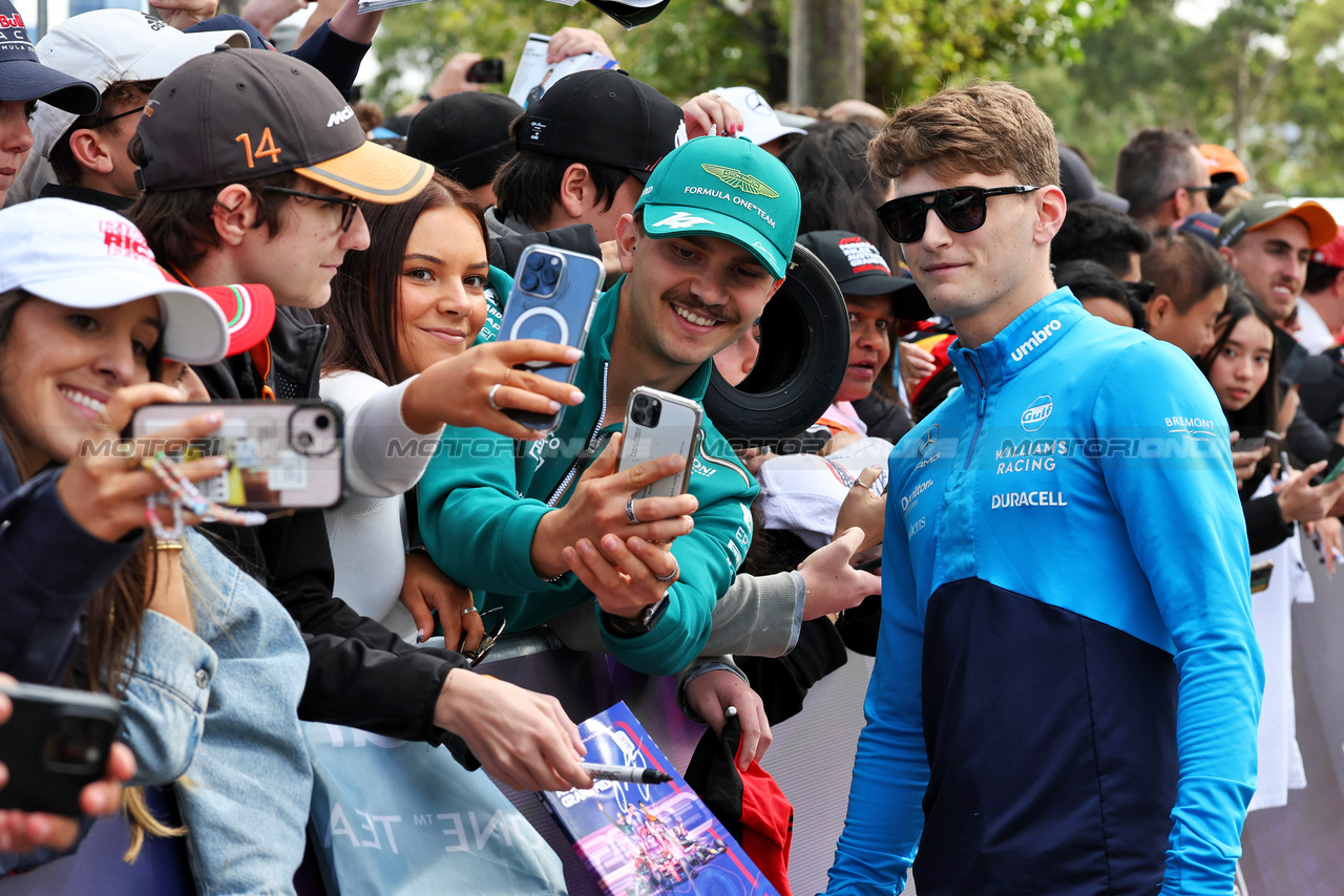 GP AUSTRALIA, Logan Sargeant (USA) Williams Racing with fans.

30.03.2023. Formula 1 World Championship, Rd 3, Australian Grand Prix, Albert Park, Melbourne, Australia, Preparation Day.

- www.xpbimages.com, EMail: requests@xpbimages.com ¬© Copyright: Moy / XPB Images