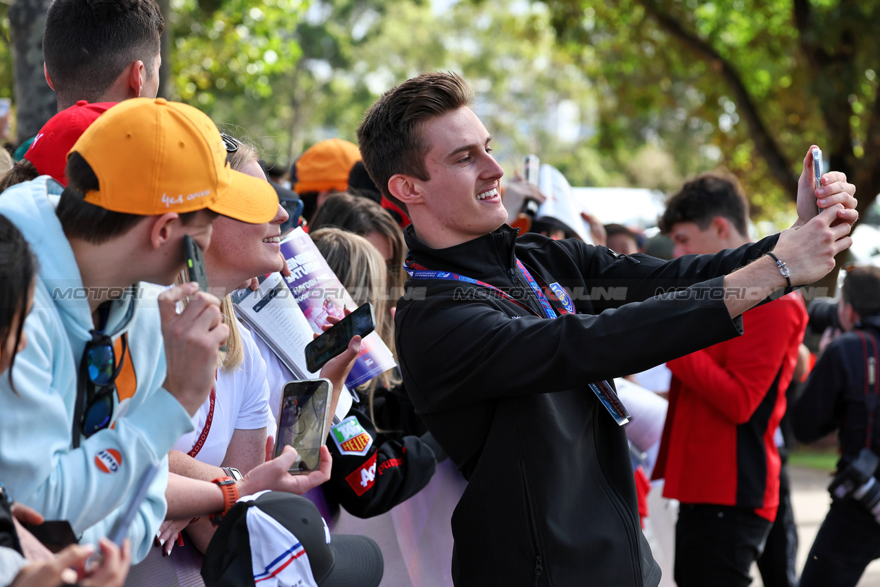 GP AUSTRALIA, Theo Pourchaire (FRA) Alfa Romeo F1 Team Reserve Driver with fans.

30.03.2023. Formula 1 World Championship, Rd 3, Australian Grand Prix, Albert Park, Melbourne, Australia, Preparation Day.

- www.xpbimages.com, EMail: requests@xpbimages.com ¬© Copyright: Moy / XPB Images