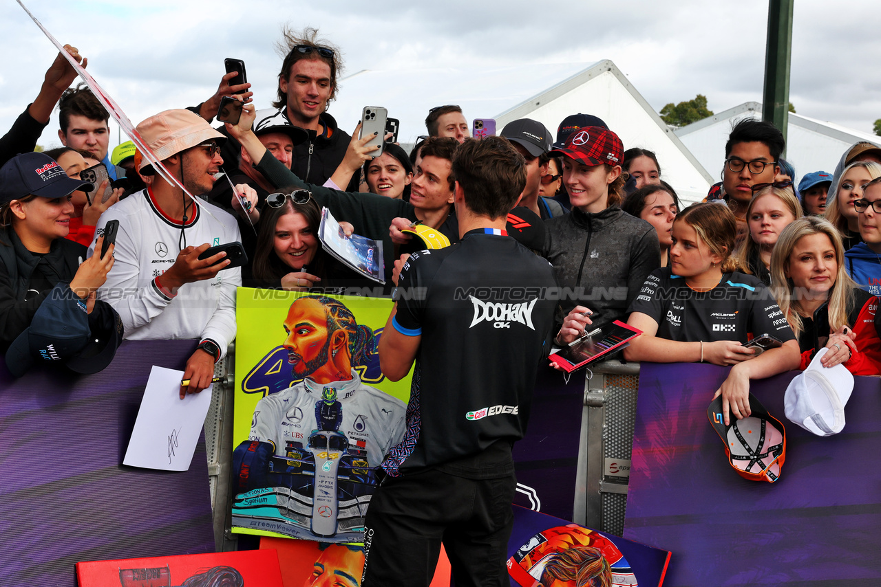 GP AUSTRALIA, Jack Doohan (AUS) Alpine F1 Team Reserve Driver with fans.

30.03.2023. Formula 1 World Championship, Rd 3, Australian Grand Prix, Albert Park, Melbourne, Australia, Preparation Day.

- www.xpbimages.com, EMail: requests@xpbimages.com ¬© Copyright: Moy / XPB Images