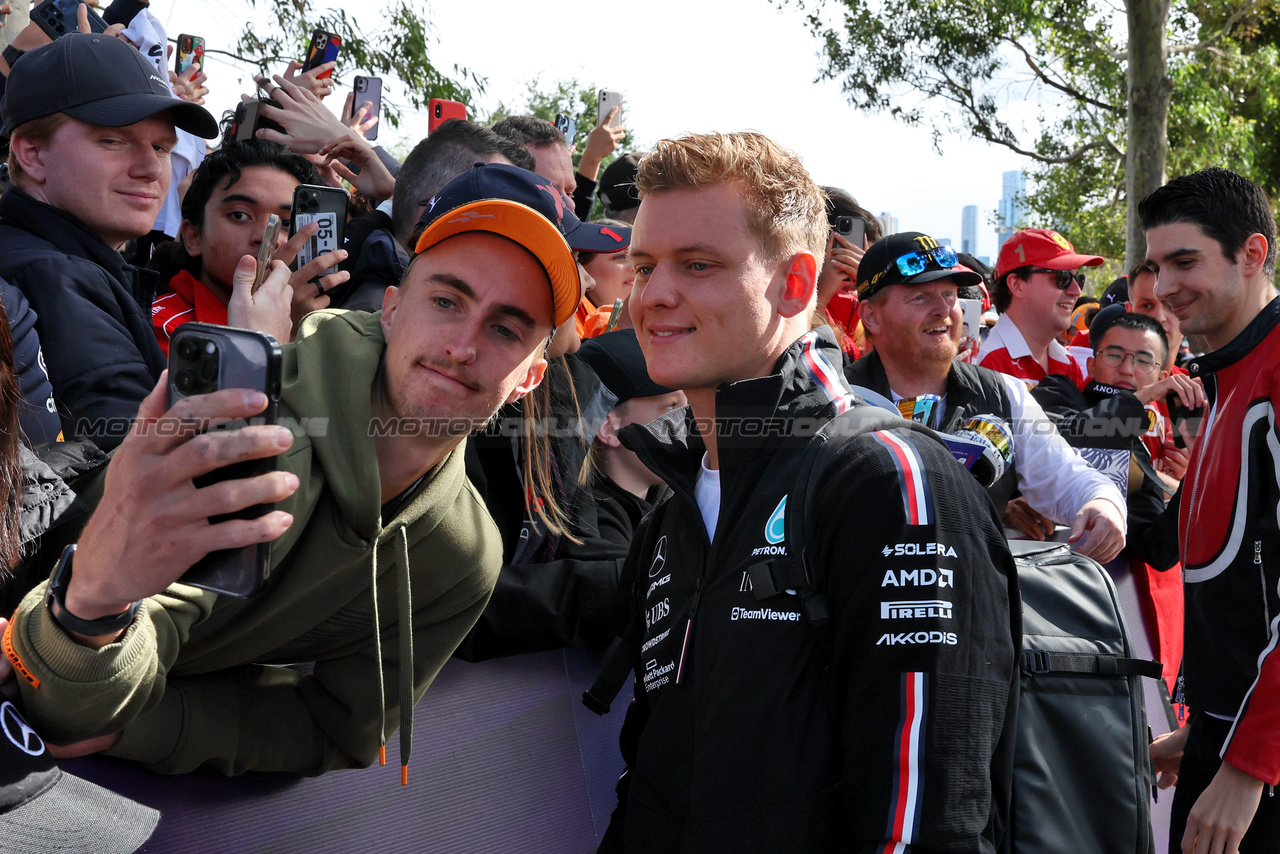 GP AUSTRALIA, Mick Schumacher (GER) Mercedes AMG F1 Reserve Driver with fans.

30.03.2023. Formula 1 World Championship, Rd 3, Australian Grand Prix, Albert Park, Melbourne, Australia, Preparation Day.

- www.xpbimages.com, EMail: requests@xpbimages.com ¬© Copyright: Moy / XPB Images