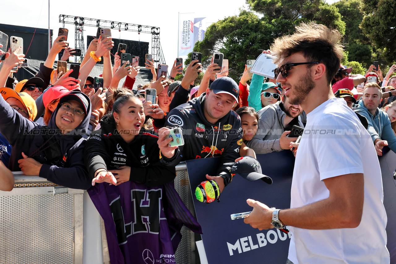 GP AUSTRALIA, Pierre Gasly (FRA) Alpine F1 Team with fans.

30.03.2023. Formula 1 World Championship, Rd 3, Australian Grand Prix, Albert Park, Melbourne, Australia, Preparation Day.

- www.xpbimages.com, EMail: requests@xpbimages.com ¬© Copyright: Moy / XPB Images