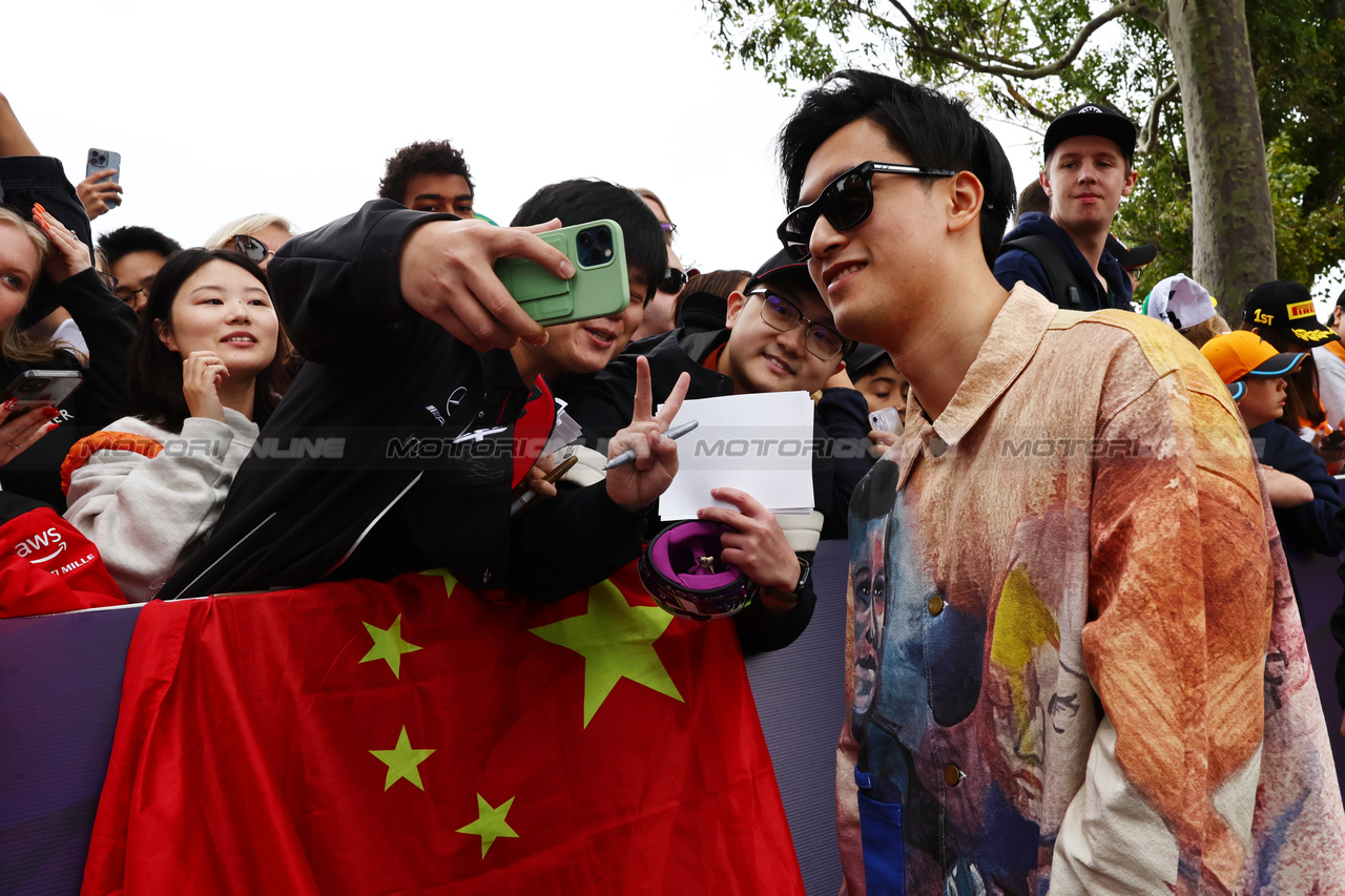 GP AUSTRALIA, Zhou Guanyu (CHN) Alfa Romeo F1 Team with fans.

30.03.2023. Formula 1 World Championship, Rd 3, Australian Grand Prix, Albert Park, Melbourne, Australia, Preparation Day.

- www.xpbimages.com, EMail: requests@xpbimages.com ¬© Copyright: Batchelor / XPB Images