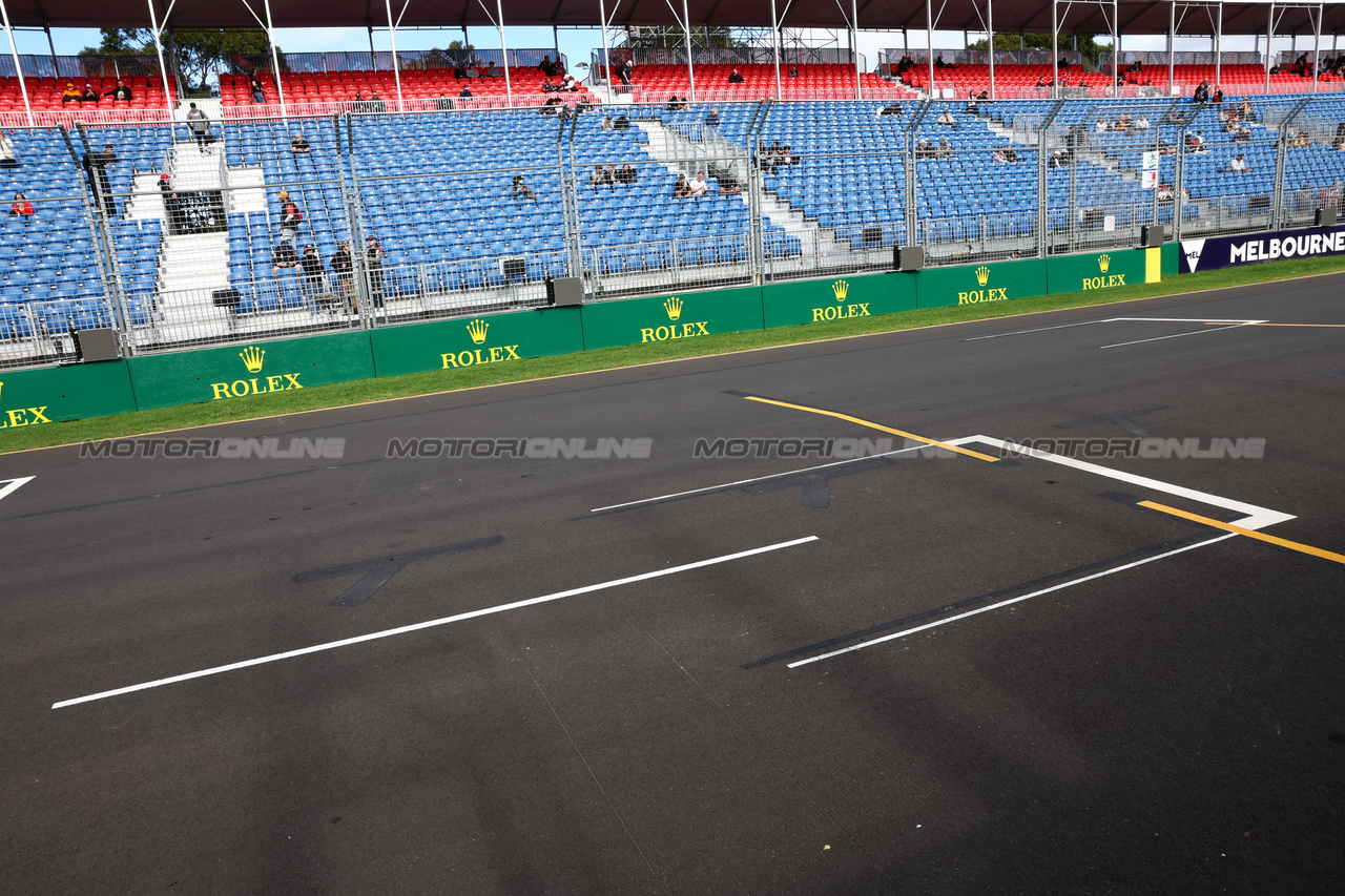 GP AUSTRALIA, Circuit Atmosfera - wider grid slots.

30.03.2023. Formula 1 World Championship, Rd 3, Australian Grand Prix, Albert Park, Melbourne, Australia, Preparation Day.

- www.xpbimages.com, EMail: requests@xpbimages.com ¬© Copyright: Batchelor / XPB Images