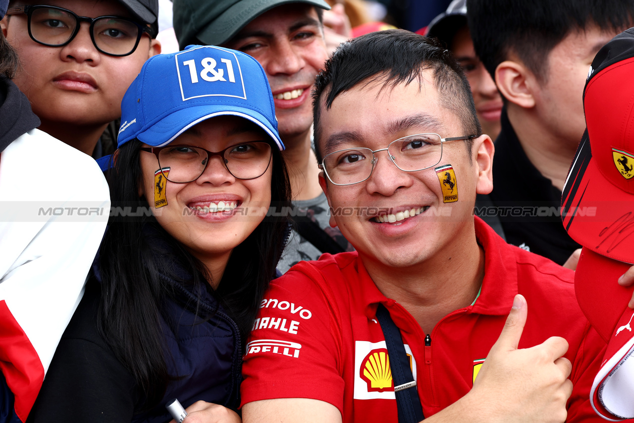 GP AUSTRALIA, Circuit Atmosfera - fans.

30.03.2023. Formula 1 World Championship, Rd 3, Australian Grand Prix, Albert Park, Melbourne, Australia, Preparation Day.

 - www.xpbimages.com, EMail: requests@xpbimages.com ¬© Copyright: Coates / XPB Images