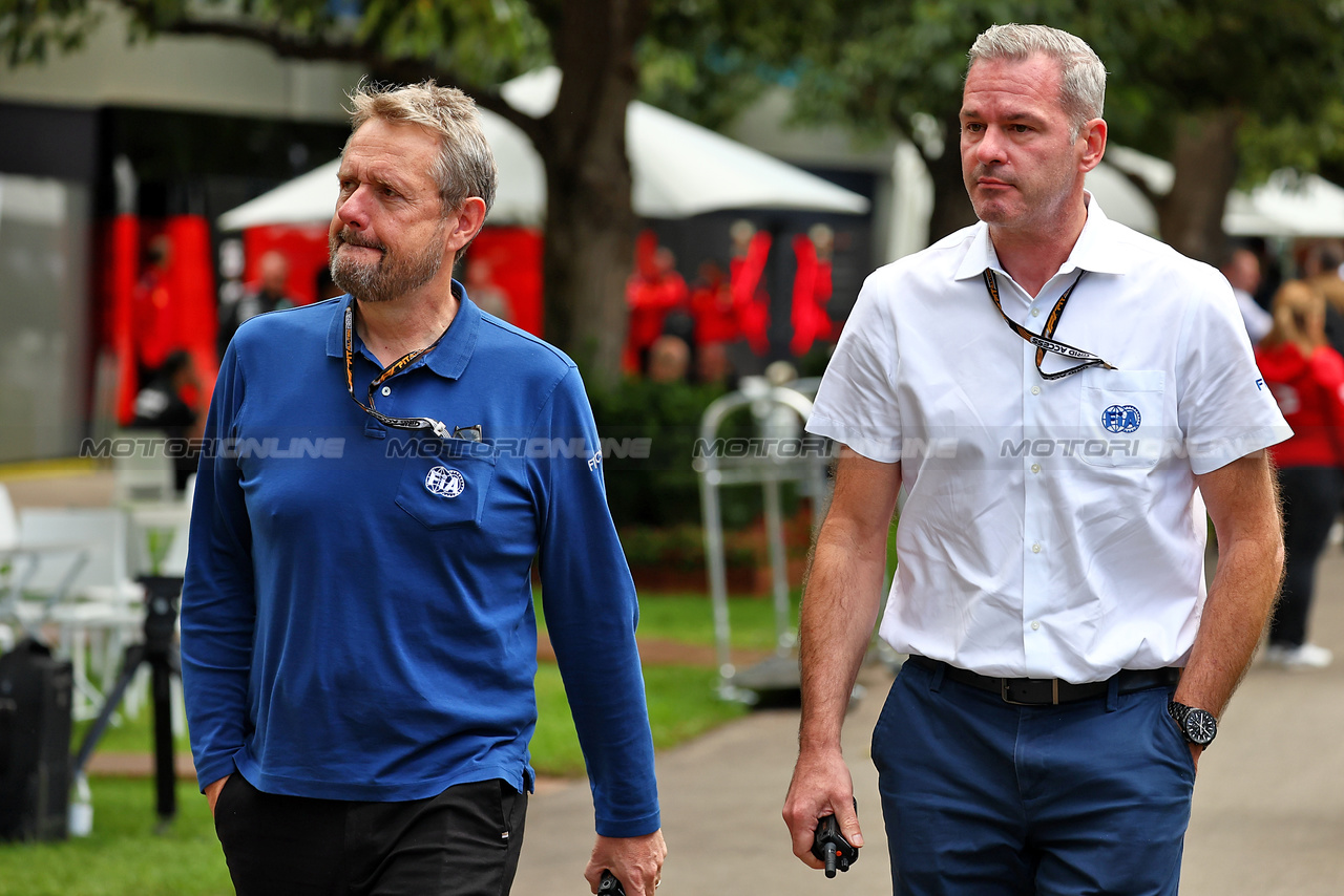 GP AUSTRALIA, (L to R): Steve Nielsen (GBR) FIA Sporting Director with Niels Wittich (GER) FIA F1 Gara Director.

30.03.2023. Formula 1 World Championship, Rd 3, Australian Grand Prix, Albert Park, Melbourne, Australia, Preparation Day.

- www.xpbimages.com, EMail: requests@xpbimages.com ¬© Copyright: Batchelor / XPB Images