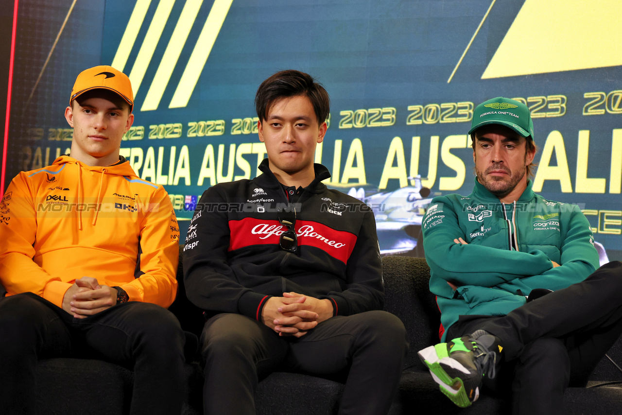GP AUSTRALIA, (L to R): Oscar Piastri (AUS) McLaren; Zhou Guanyu (CHN) Alfa Romeo F1 Team; e Fernando Alonso (ESP) Aston Martin F1 Team, in the FIA Press Conference.

30.03.2023. Formula 1 World Championship, Rd 3, Australian Grand Prix, Albert Park, Melbourne, Australia, Preparation Day.

- www.xpbimages.com, EMail: requests@xpbimages.com ¬© Copyright: Moy / XPB Images