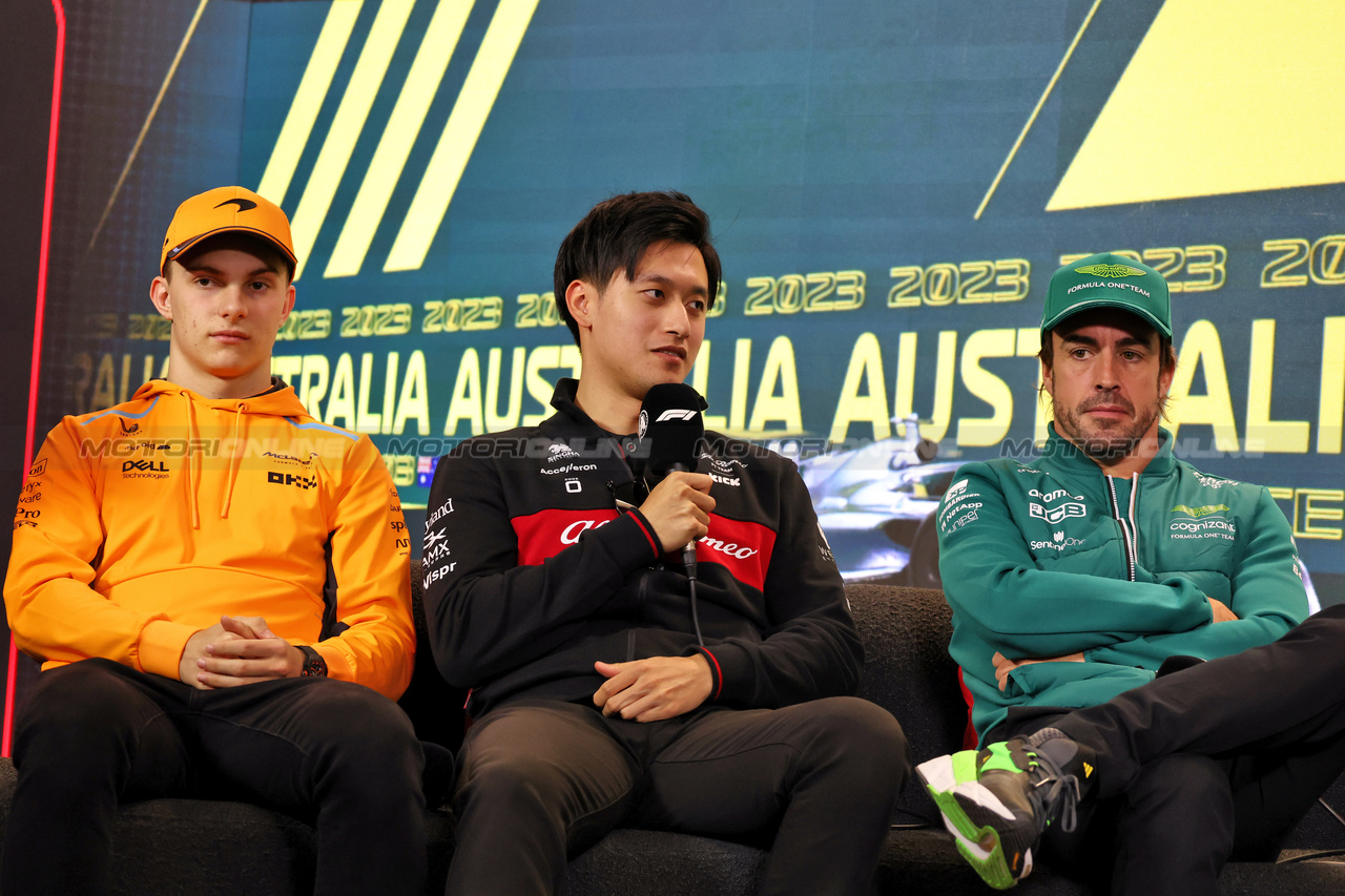 GP AUSTRALIA, (L to R): Oscar Piastri (AUS) McLaren; Zhou Guanyu (CHN) Alfa Romeo F1 Team; e Fernando Alonso (ESP) Aston Martin F1 Team, in the FIA Press Conference.

30.03.2023. Formula 1 World Championship, Rd 3, Australian Grand Prix, Albert Park, Melbourne, Australia, Preparation Day.

- www.xpbimages.com, EMail: requests@xpbimages.com ¬© Copyright: Moy / XPB Images