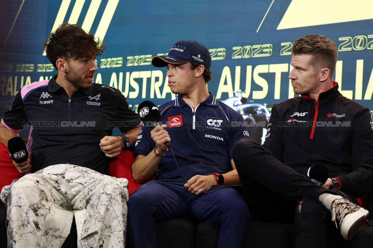 GP AUSTRALIA, (L to R): Pierre Gasly (FRA) Alpine F1 Team; Nyck de Vries (NLD) AlphaTauri e Nico Hulkenberg (GER) Haas F1 Team in the FIA Press Conference.

30.03.2023. Formula 1 World Championship, Rd 3, Australian Grand Prix, Albert Park, Melbourne, Australia, Preparation Day.

- www.xpbimages.com, EMail: requests@xpbimages.com ¬© Copyright: Moy / XPB Images
