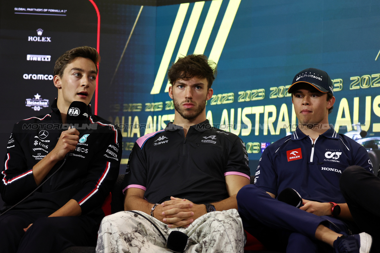 GP AUSTRALIA, (L to R): George Russell (GBR) Mercedes AMG F1; Pierre Gasly (FRA) Alpine F1 Team; e Nyck de Vries (NLD) AlphaTauri, in the FIA Press Conference.

30.03.2023. Formula 1 World Championship, Rd 3, Australian Grand Prix, Albert Park, Melbourne, Australia, Preparation Day.

- www.xpbimages.com, EMail: requests@xpbimages.com ¬© Copyright: Moy / XPB Images