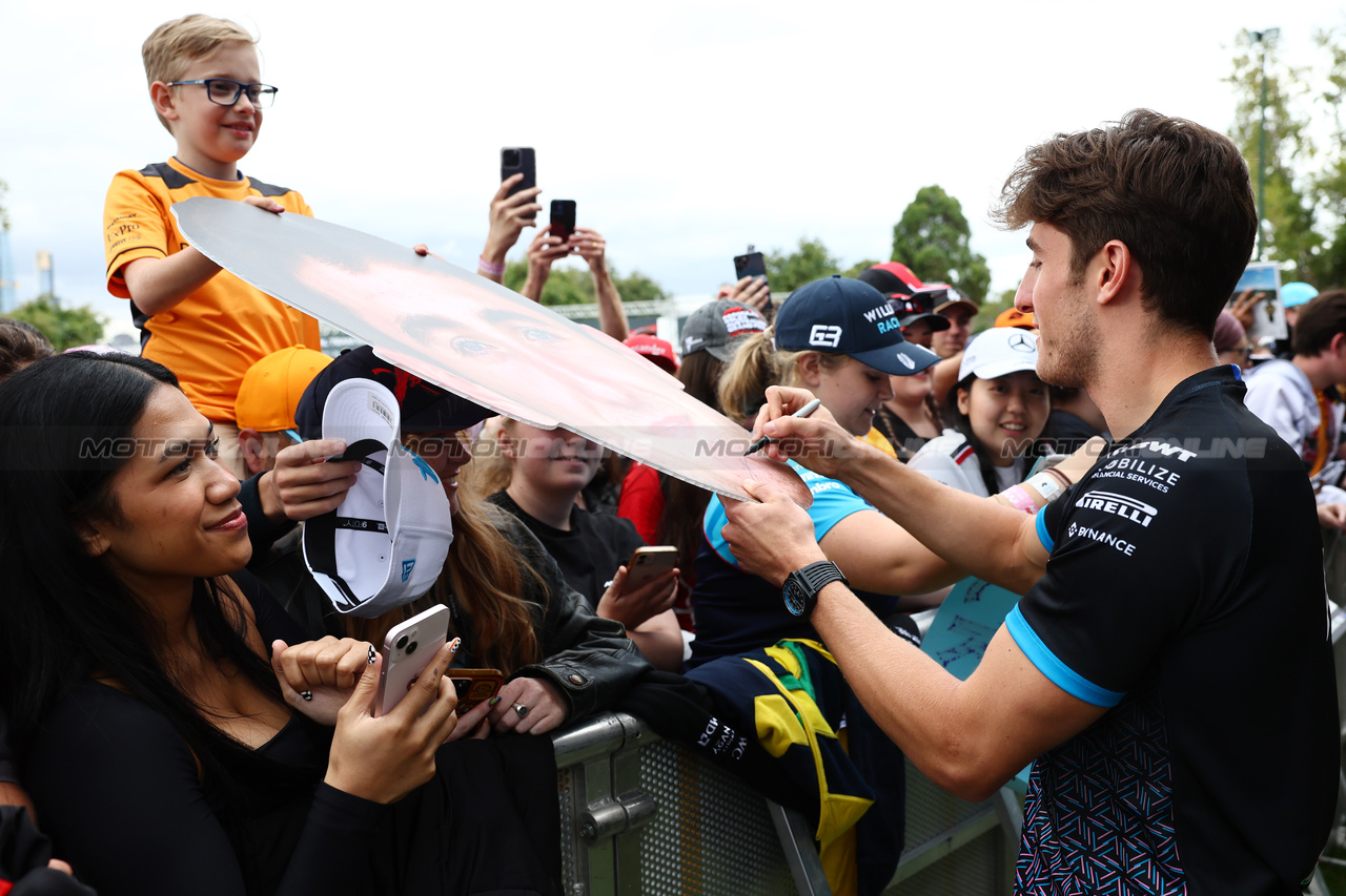 GP AUSTRALIA, Jack Doohan (AUS) Alpine F1 Team Reserve Driver with fans.

30.03.2023. Formula 1 World Championship, Rd 3, Australian Grand Prix, Albert Park, Melbourne, Australia, Preparation Day.

- www.xpbimages.com, EMail: requests@xpbimages.com ¬© Copyright: Batchelor / XPB Images